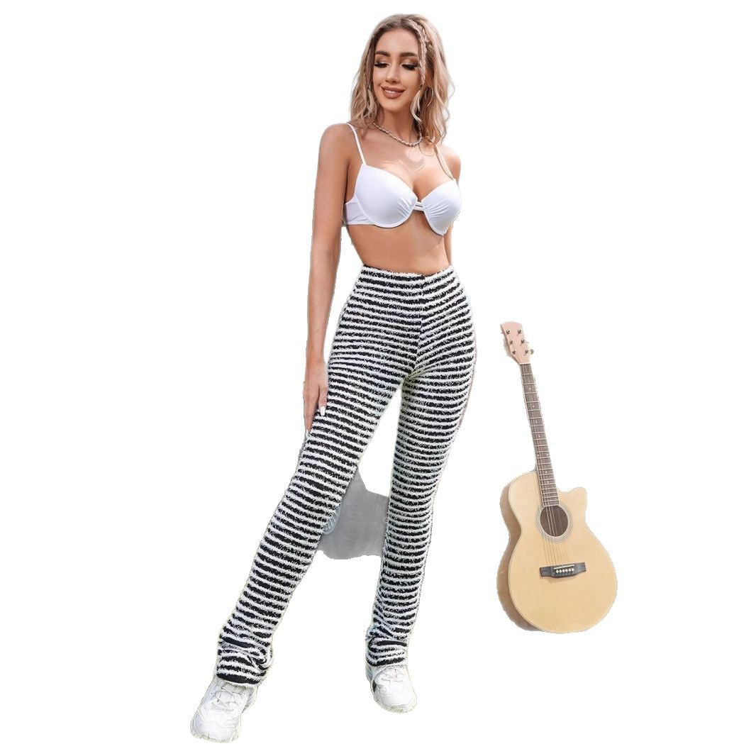 Soft knit pants for women with fashionable striped pattern Chic und Stil