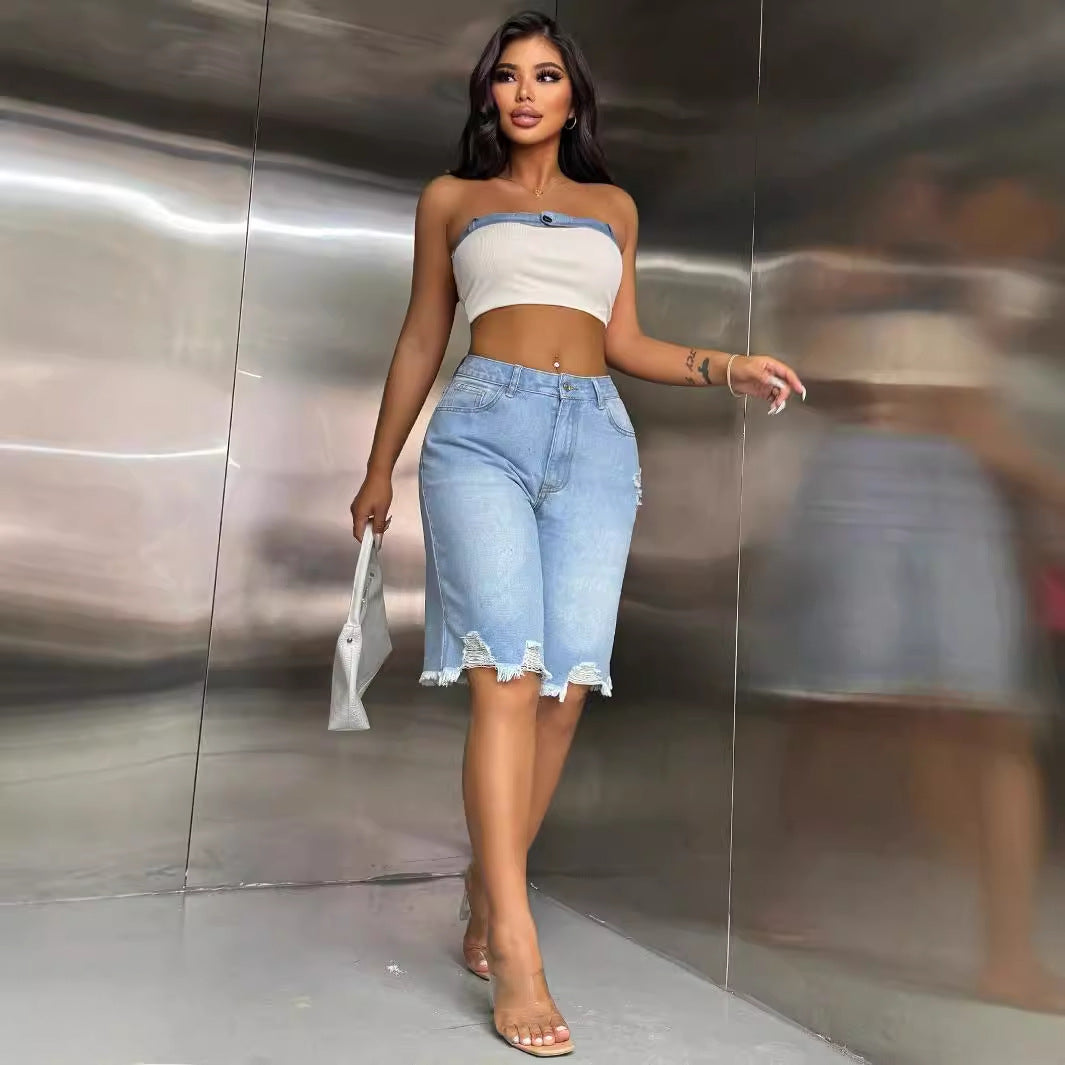 Shorts en denim distressed pour femmes avec des finitions effilochées Chic und Stil