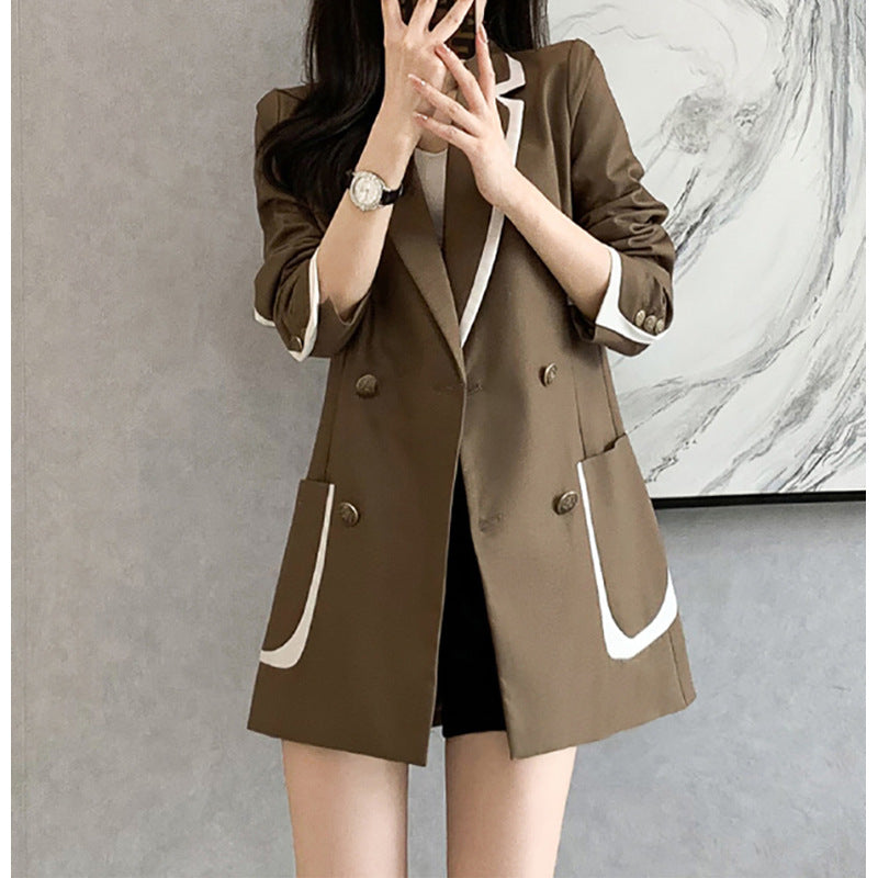 Veste pour femmes à double boutonnage sur mesure avec garniture contrastante Chic und Stil