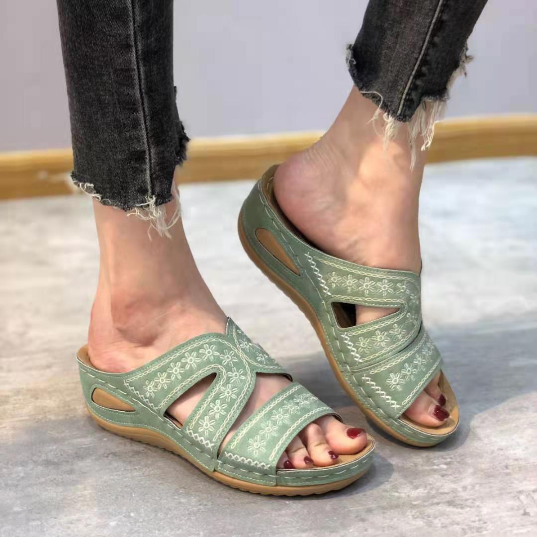 Sandales à lanières confortables pour femmes avec design floral et semelle anatomique Chic und Stil