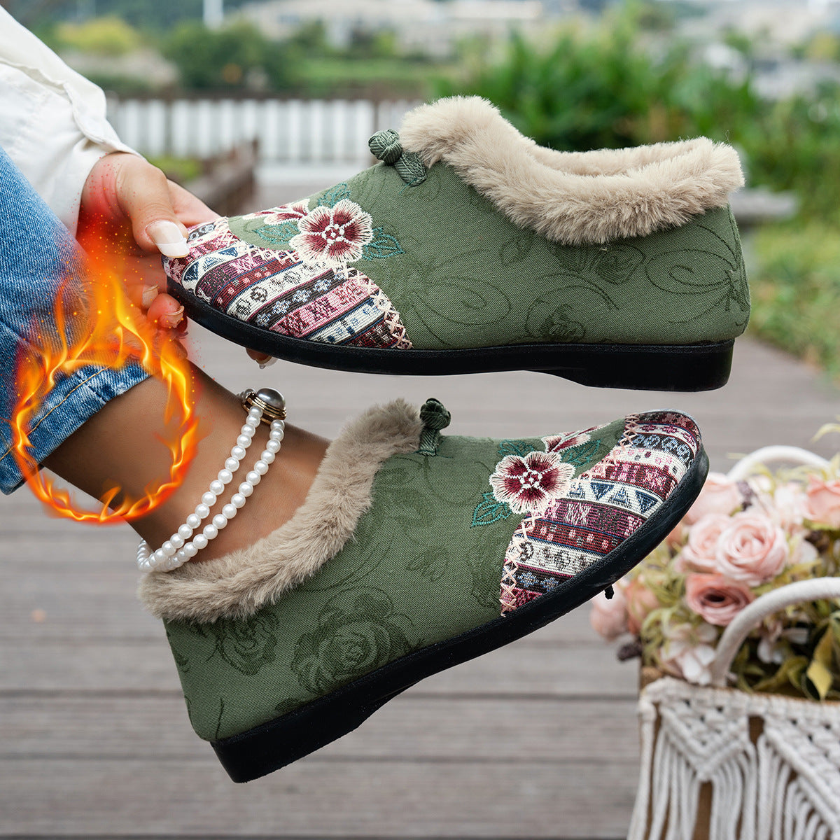 Chaussons pour femme avec doublure douce et design floral à la mode Chic und Stil