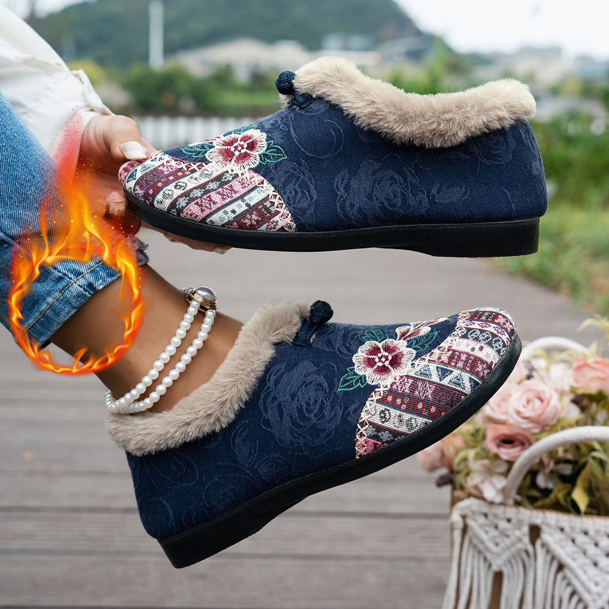 Chaussons pour femme avec doublure douce et design floral à la mode Chic und Stil