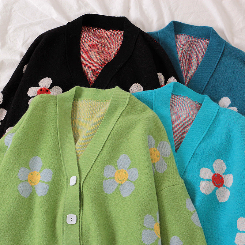 Cardigan en tricot court pour femmes avec motifs floraux et détails de boutons Chic und Stil
