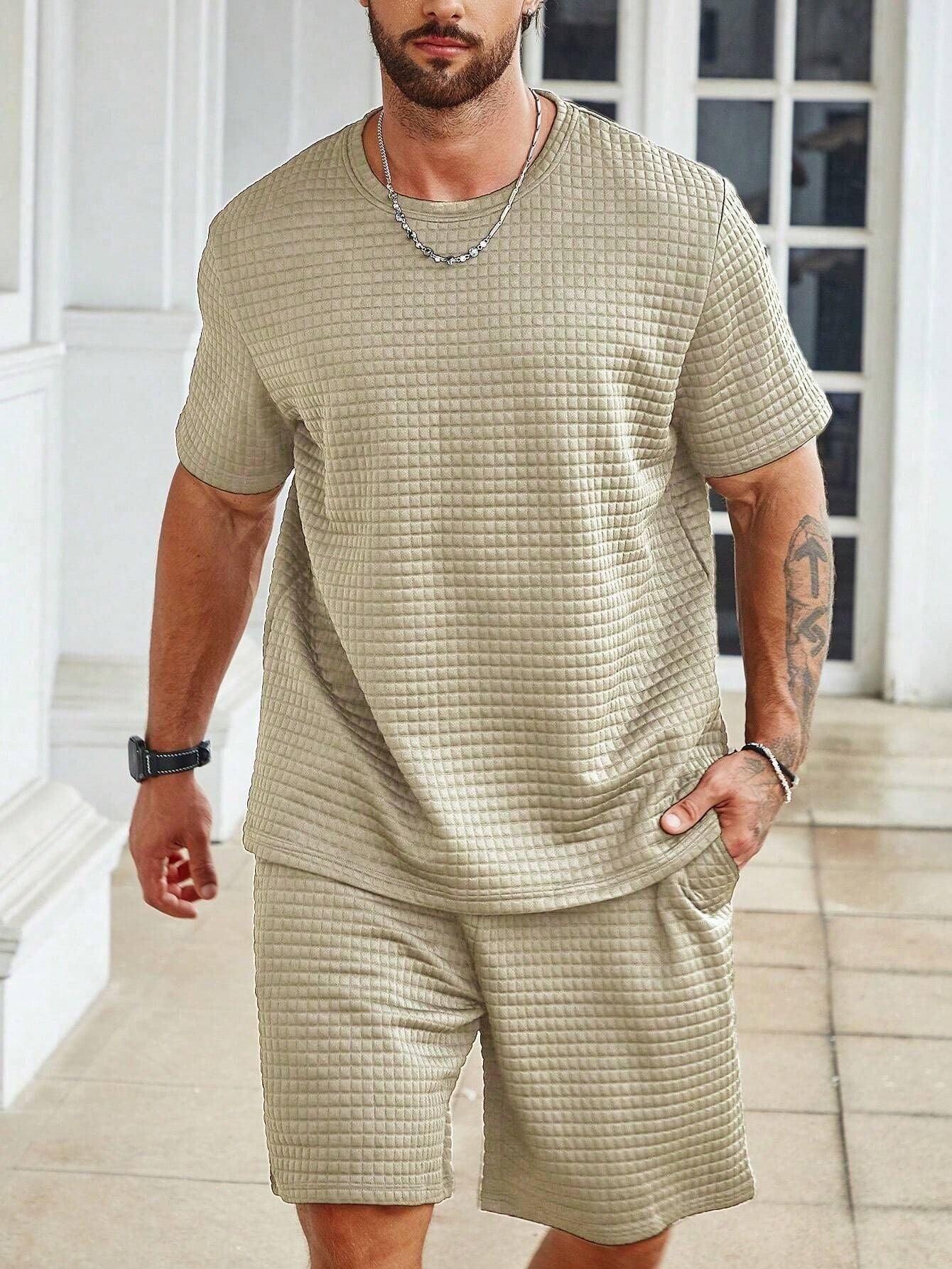Hommes haut de sport avec design structuré et shorts confortables Chic und Stil