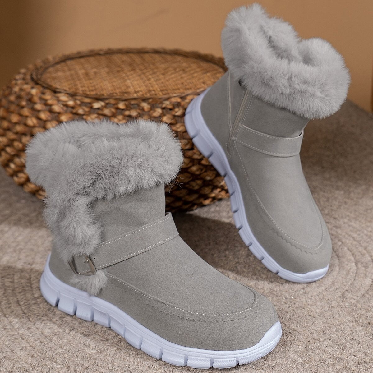 Bottes d'hiver pour femmes avec un col en fausse fourrure douillette et une semelle antidérapante Chic und Stil