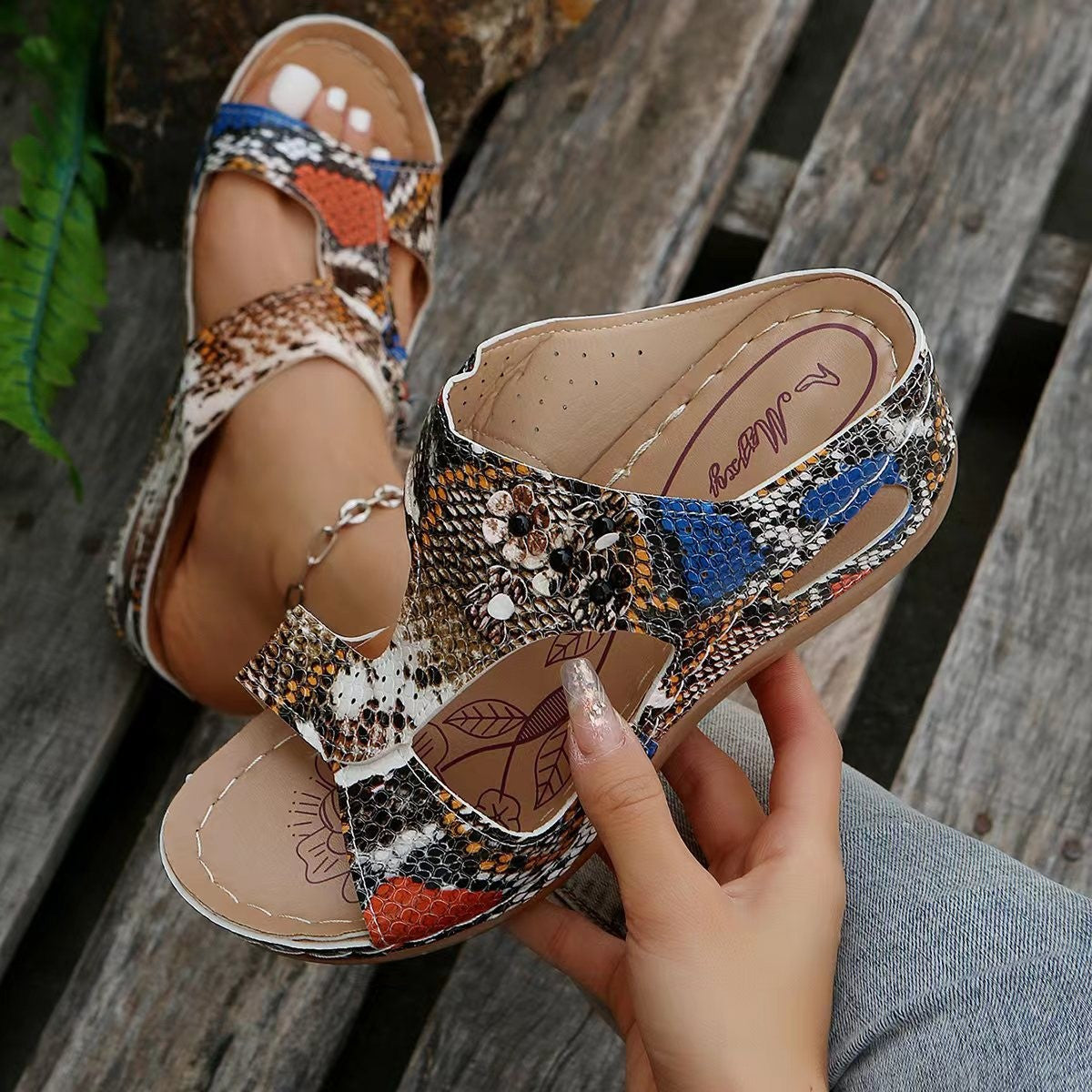 Sandales confortables pour femmes avec décor floral et tige en matériau respirant Chic und Stil