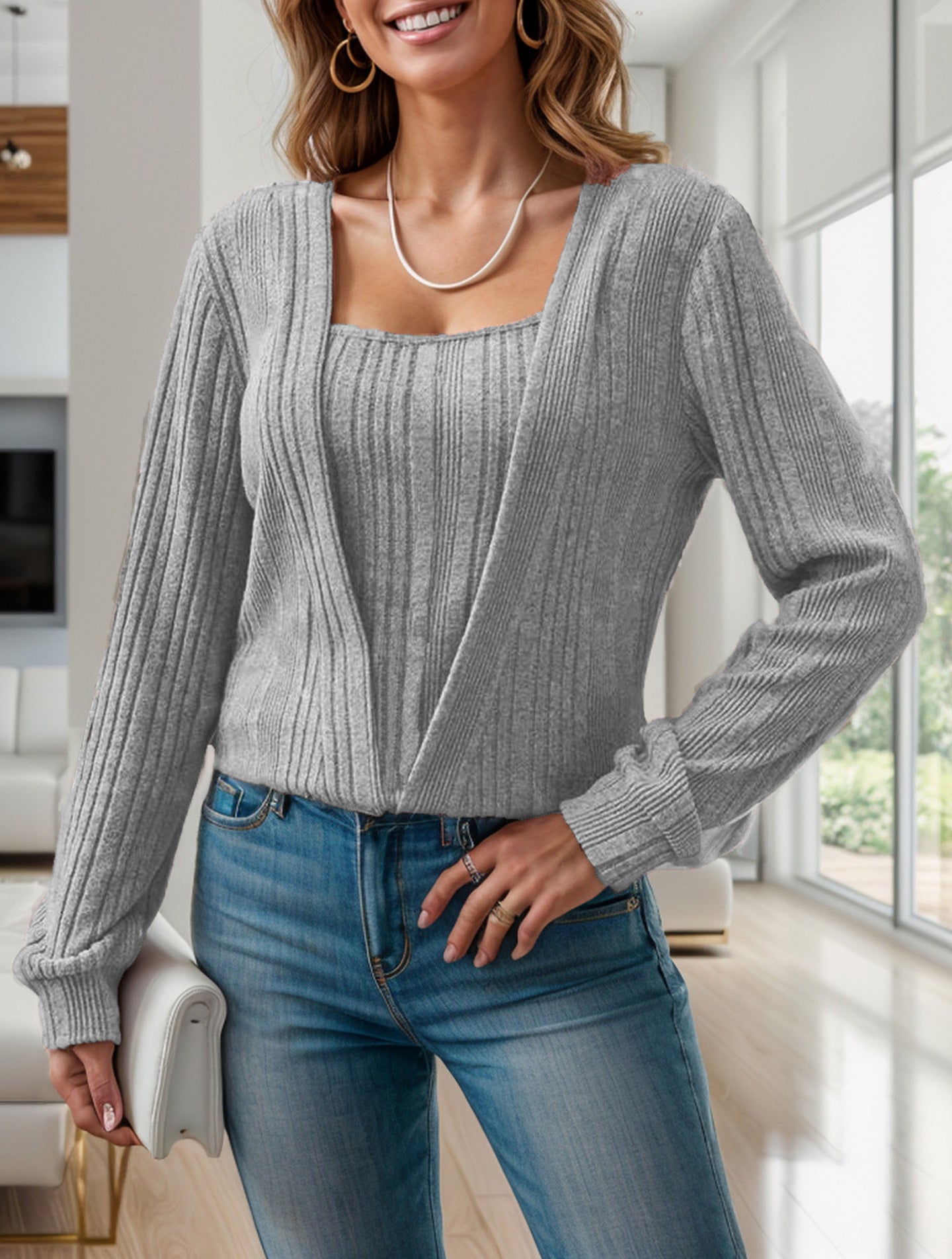 Pull féminin décontracté en tricot avec décolleté en V profond et structure côtelée Chic und Stil