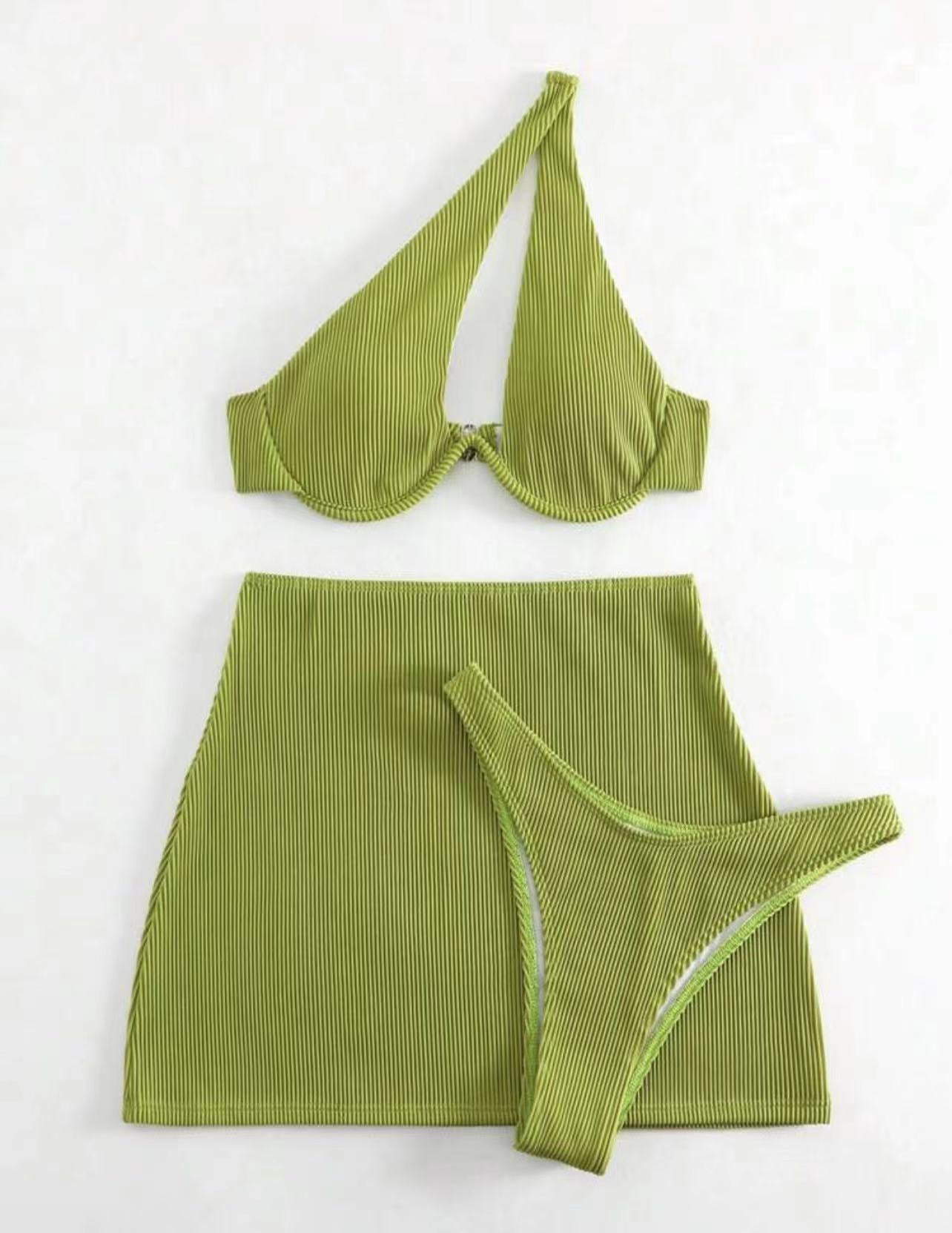 Maillot de bain féminin élégant avec haut asymétrique et jupe ajustée Chic und Stil