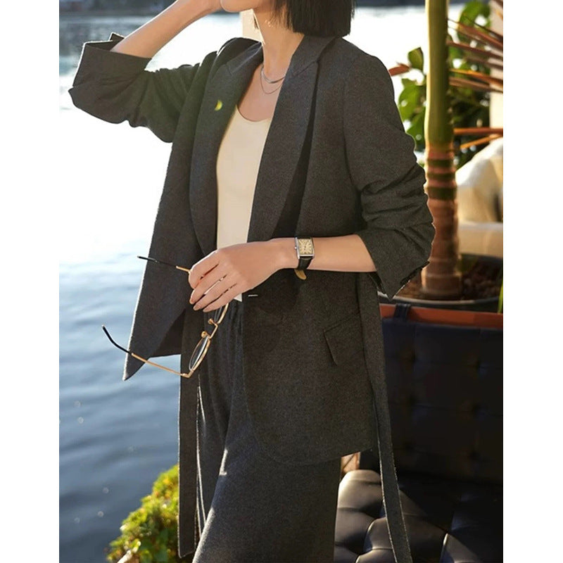 Costume-pantalon ouvert ajusté pour femme Chic und Stil
