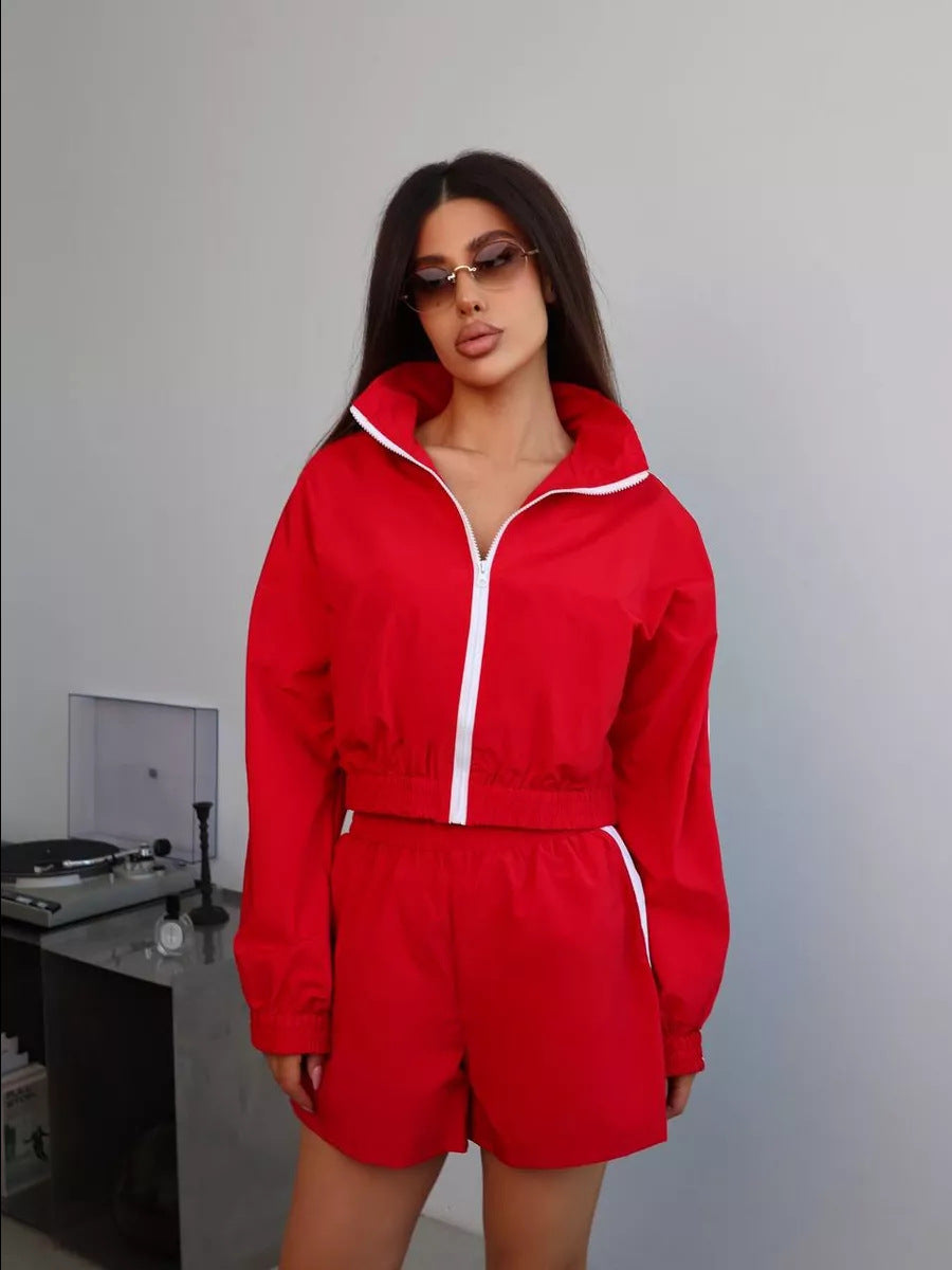 Veste coupe-vent sportive et stylée pour femmes avec shorts Chic und Stil