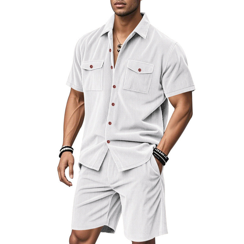Ensemble décontracté pour hommes avec haut texturé et shorts Chic und Stil