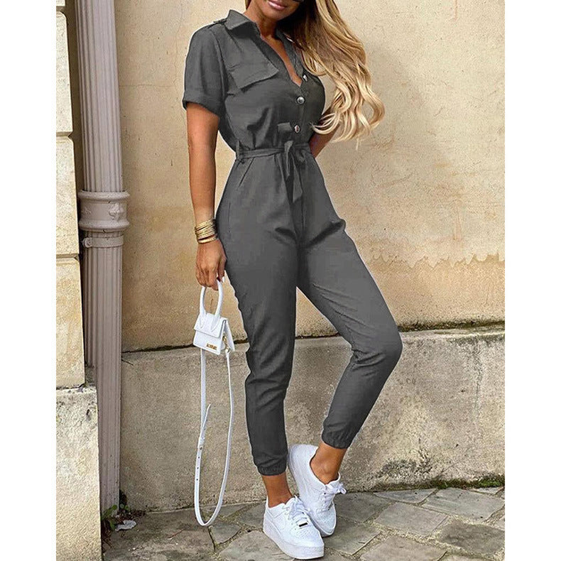 Combinaison décontractée pour femmes avec coupe cintrée et patte de boutonnage intégrale Chic und Stil