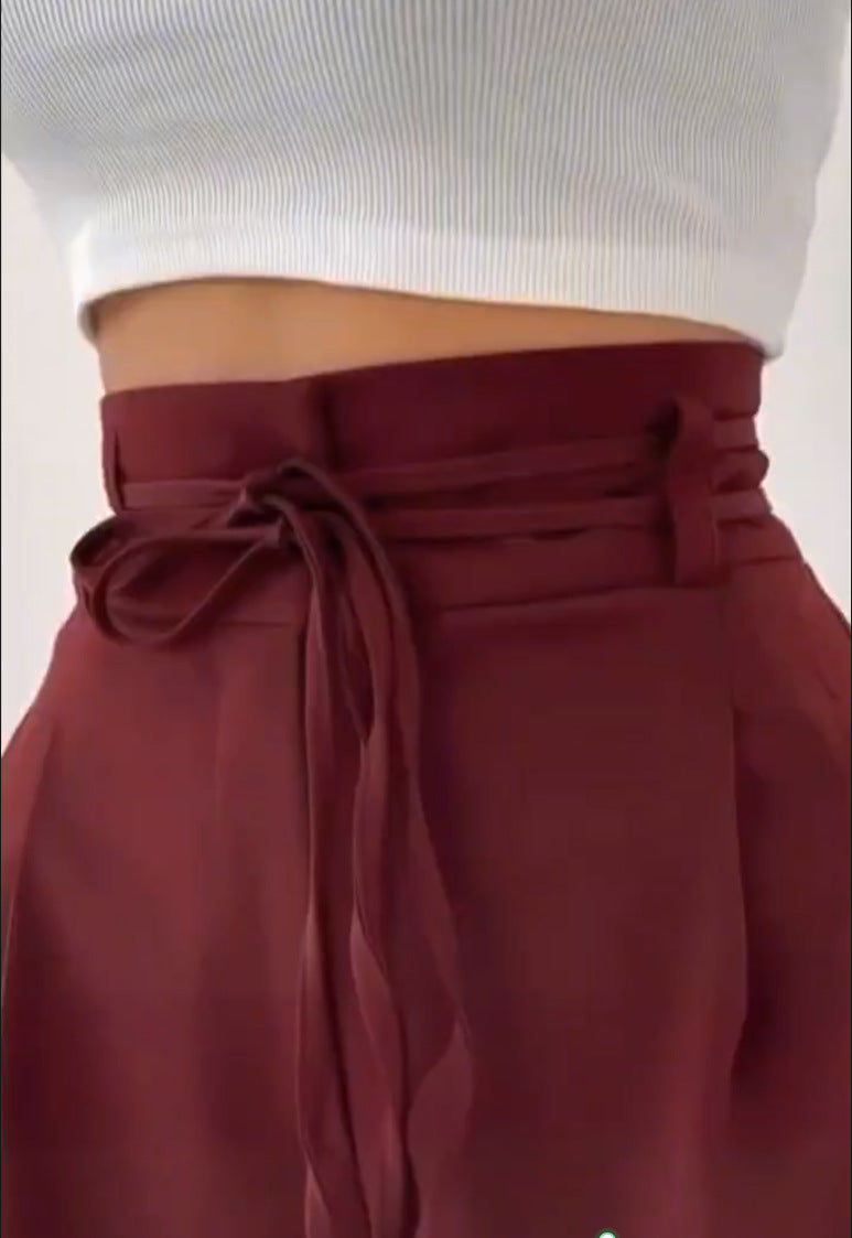 Pantalon chino ample pour femmes avec taille haute et cordon de serrage ajustable Chic und Stil