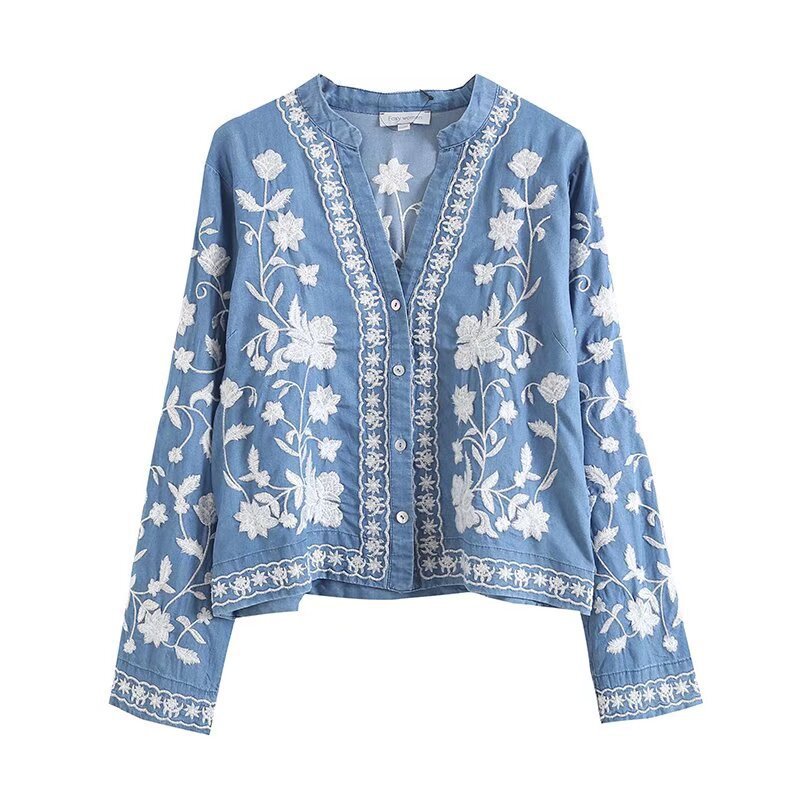 Blouse brodée pour femmes avec de fins détails en volants Chic und Stil