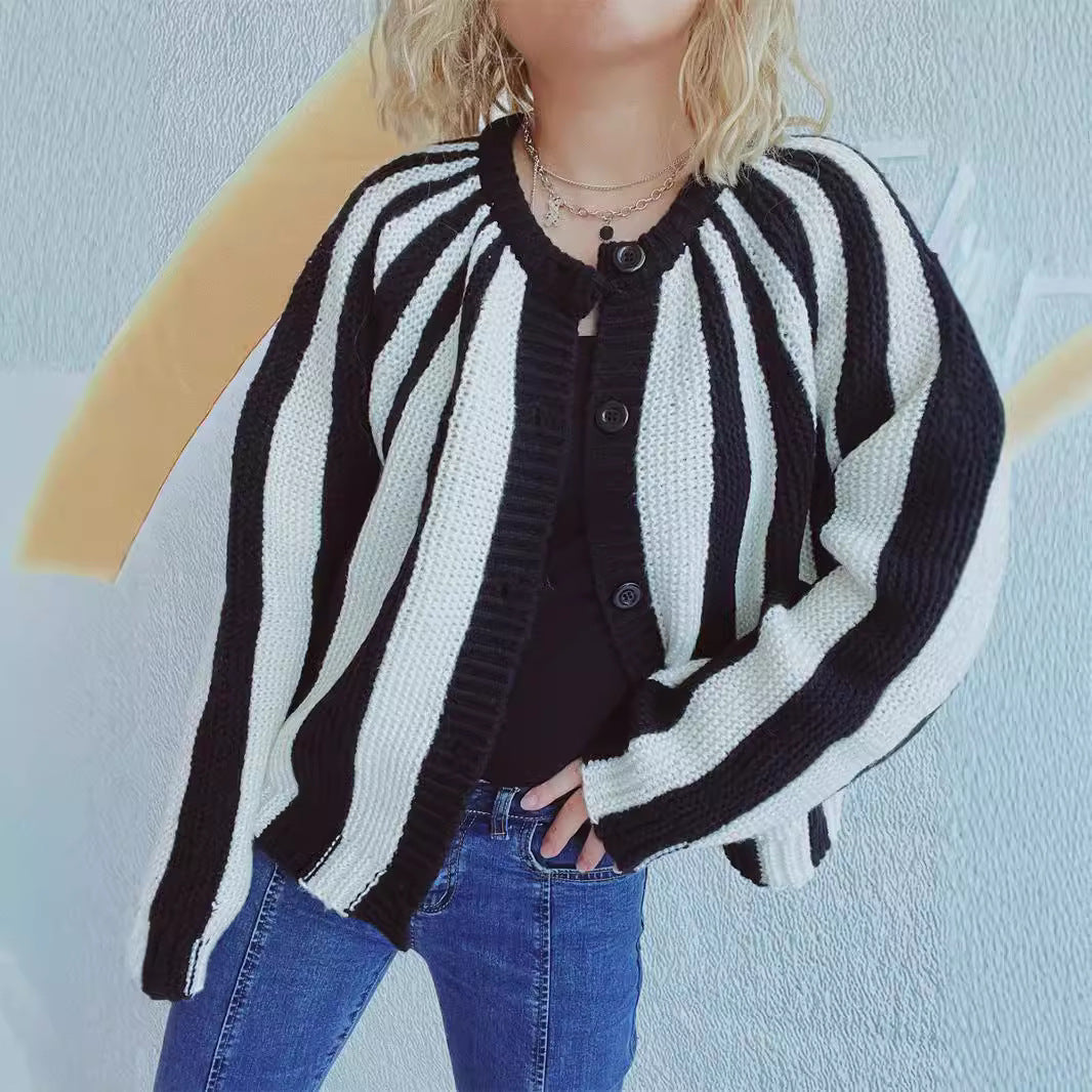 Cardigan en tricot confortable pour femmes avec design rayé et détails de boutons modernes Chic und Stil
