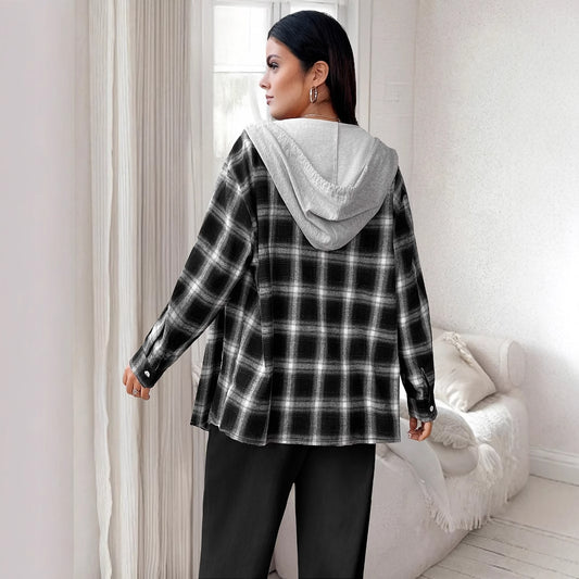 Chemise à carreaux pour femmes avec capuche et boutons sur le devant Chic und Stil