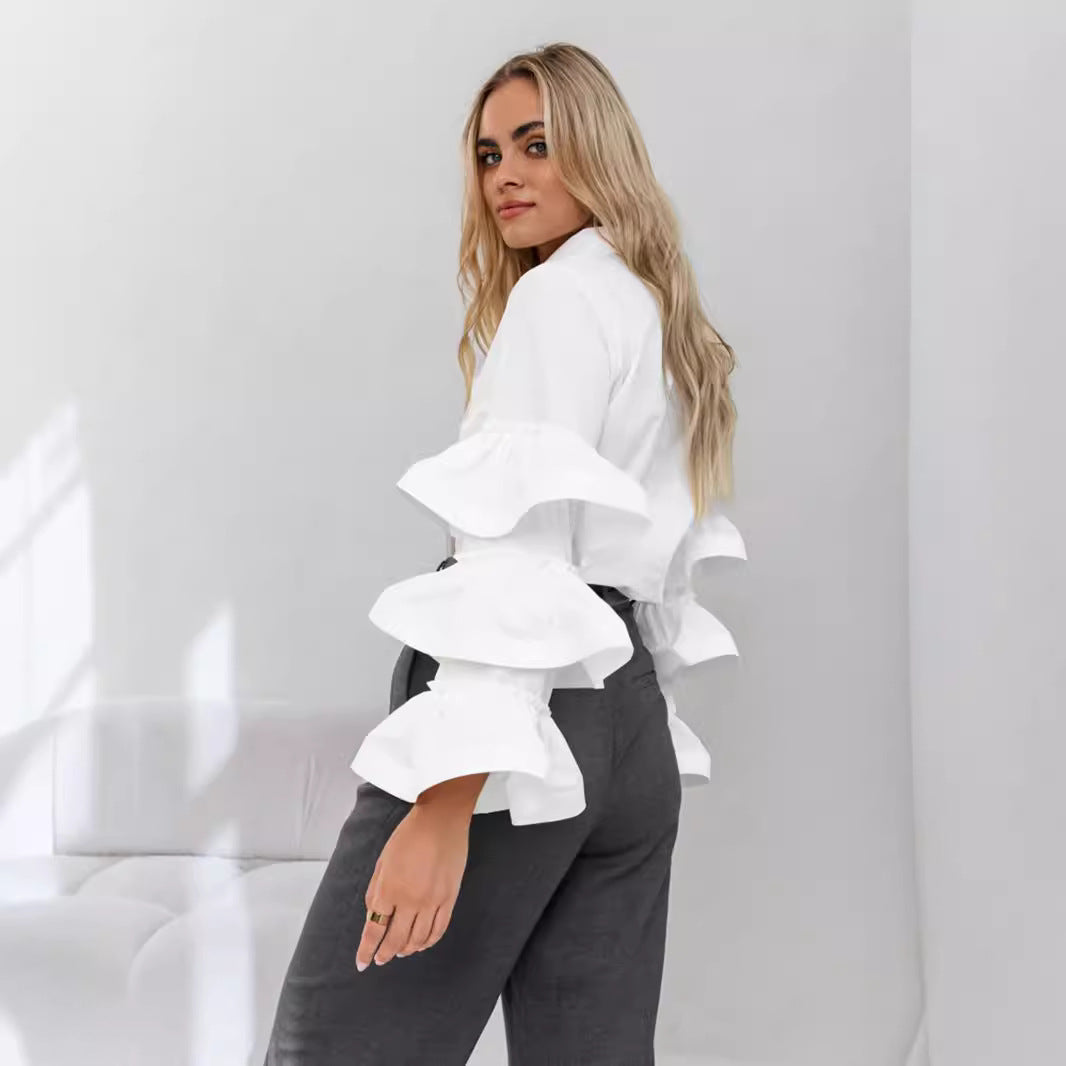 Blouse pour dames avec patte de boutonnage et manches à volants Chic und Stil