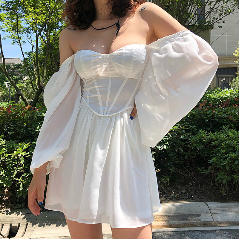 Robe mini ludique pour femmes avec un haut bustier élégant et des manches volumineuses Chic und Stil