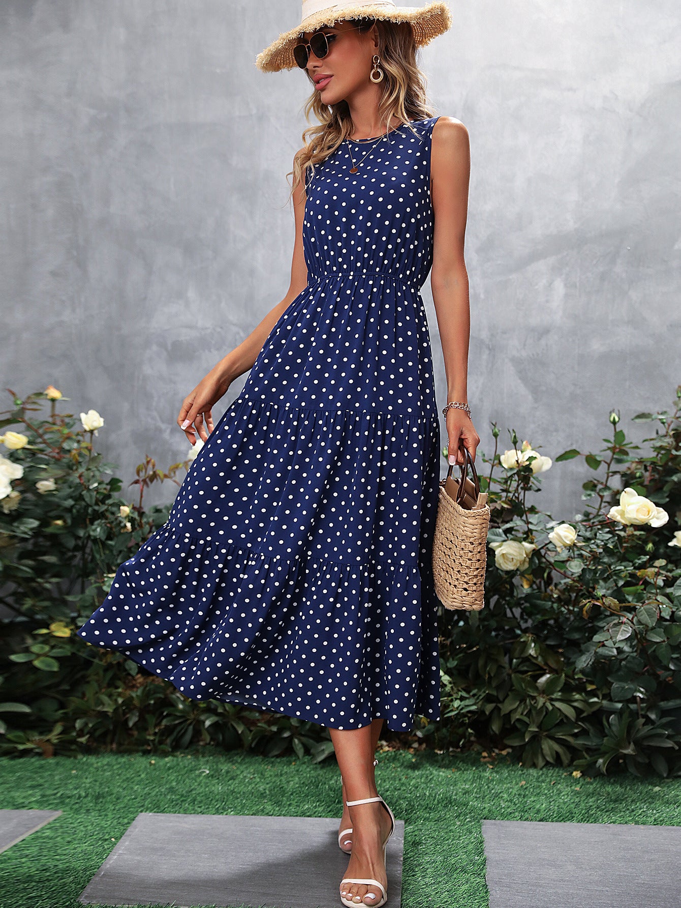 Robe maxi femme avec des pois et des détails volants Chic und Stil