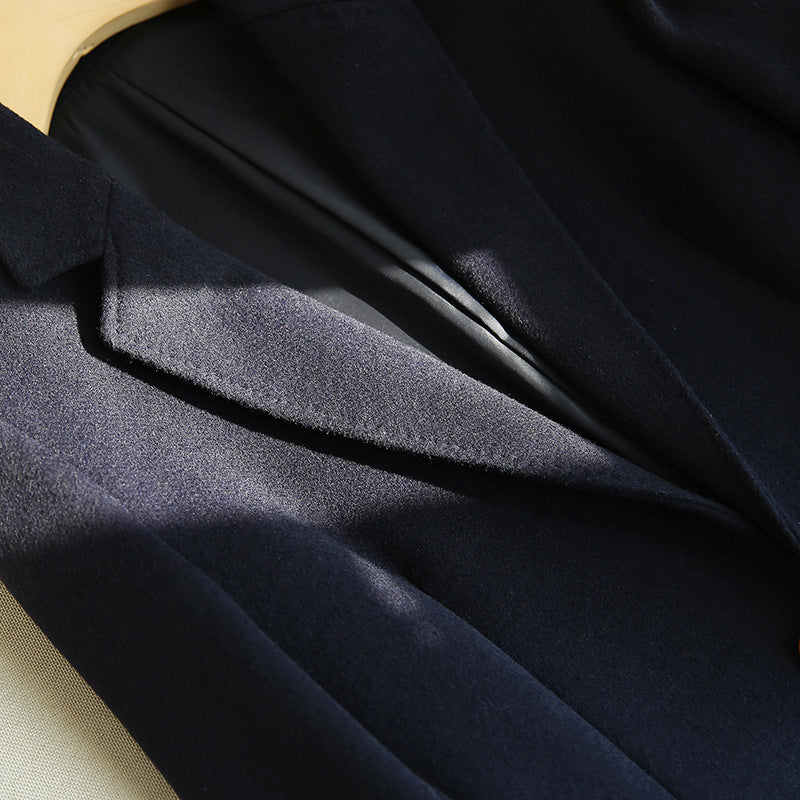 Blazer structuré pour femmes avec boutons décoratifs Chic und Stil