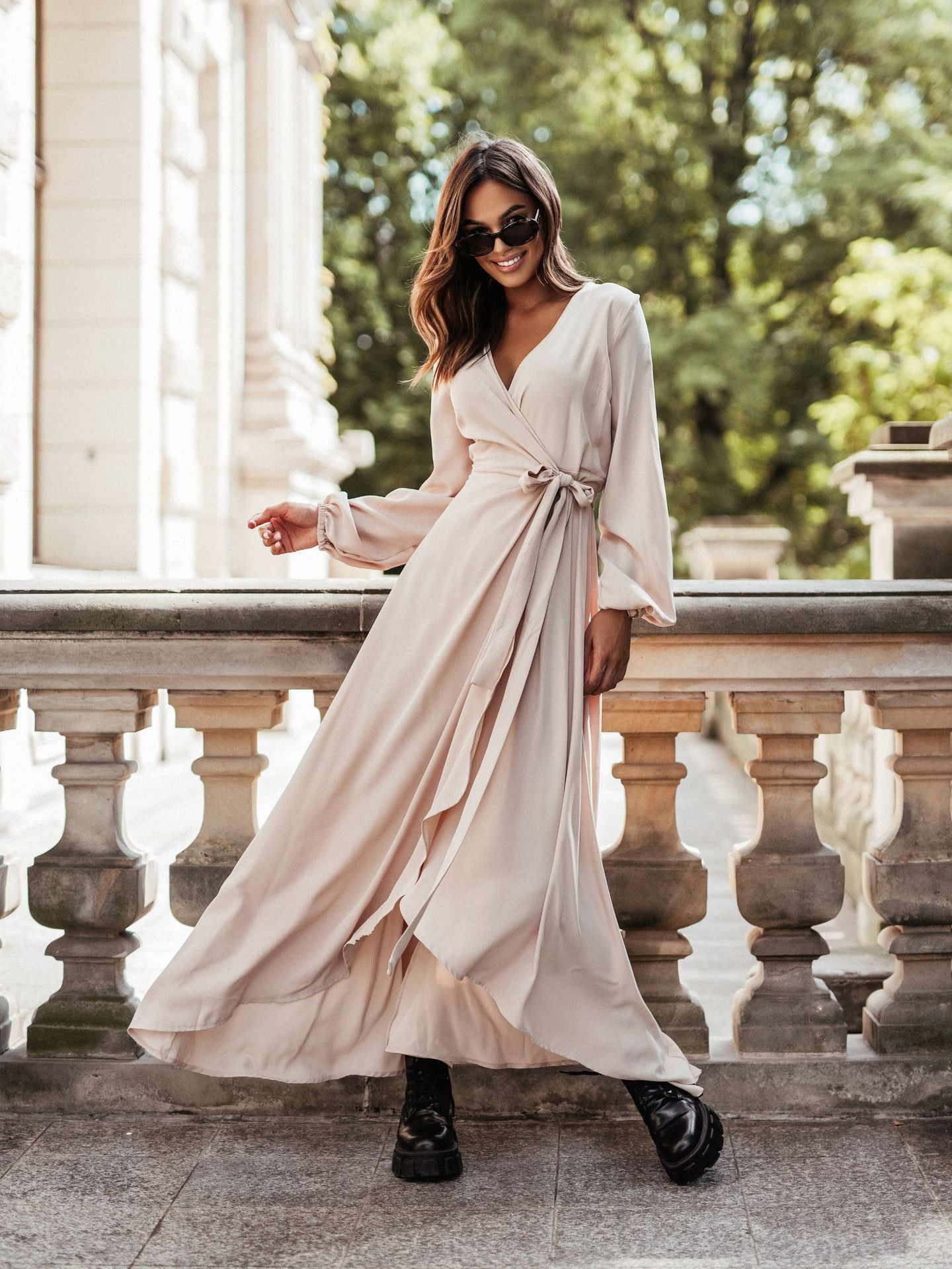 Robe maxi à manches longues pour femmes avec ceinture à la taille et élégants détails en volants Chic und Stil