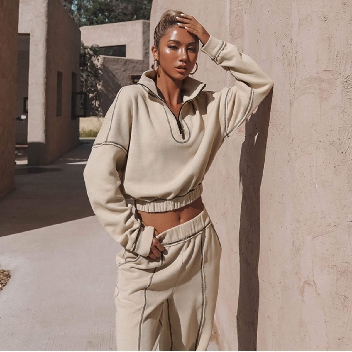 Dame sweat à capuche décontracté avec fermeture éclair et ourlet froncé Chic und Stil