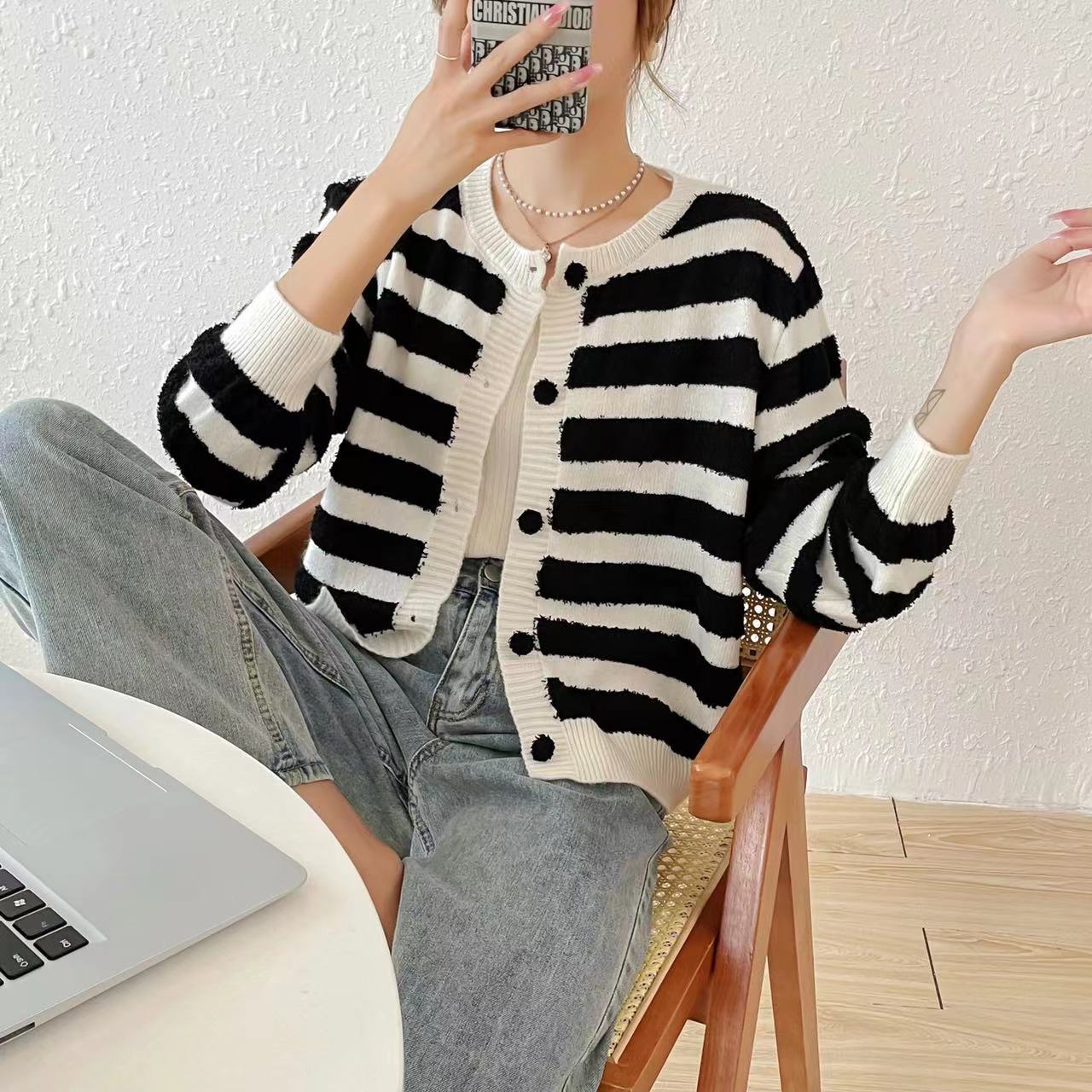 Dames Pull-over en tricot douillet avec des rayures maritimes Chic und Stil