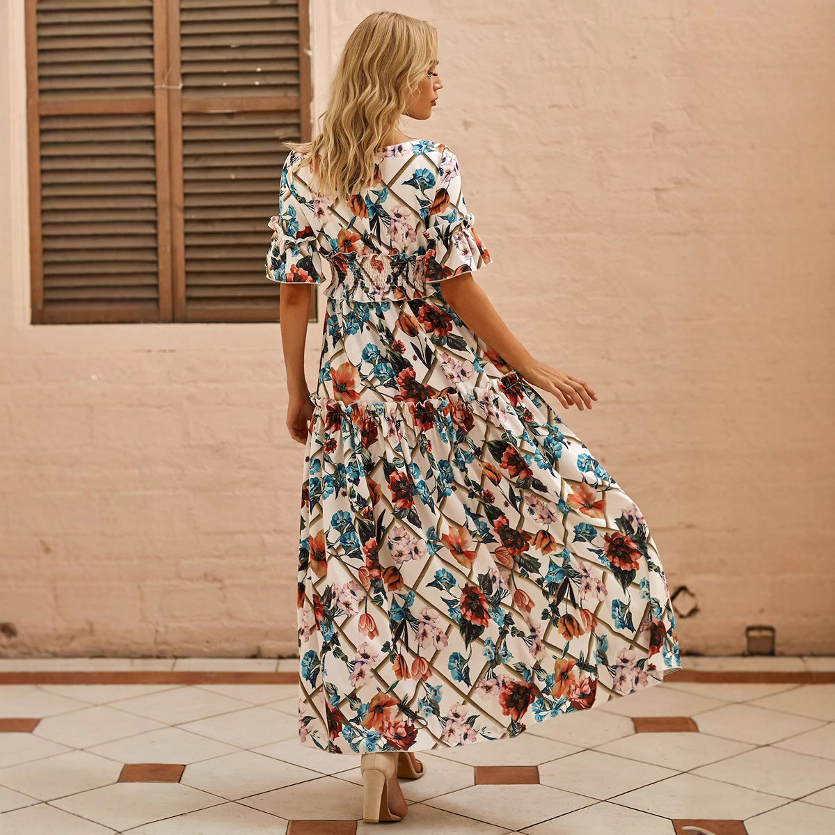 Robe maxi femme avec imprimé floral et smocks Chic und Stil