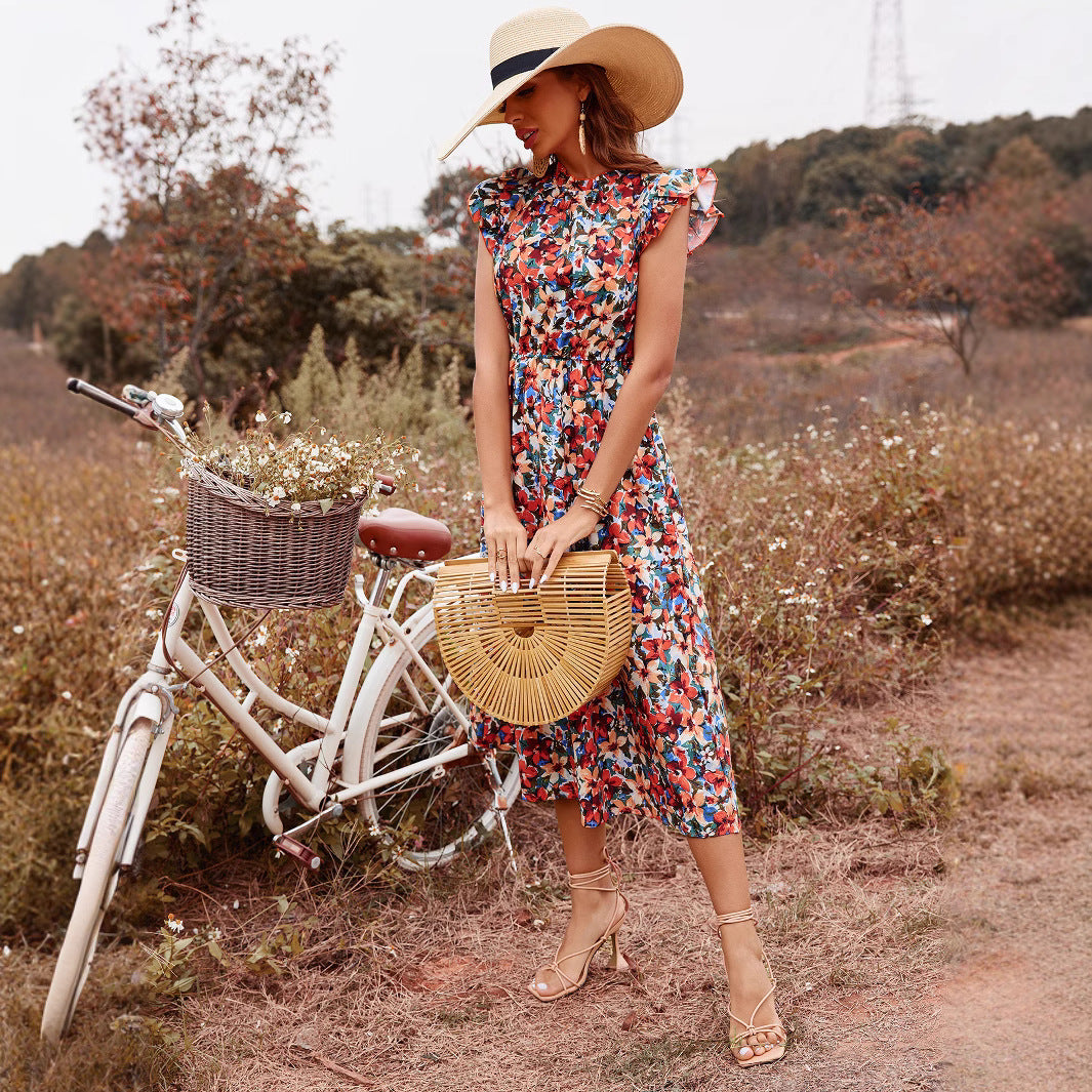 Robe maxi femme avec un imprimé floral joyeux et des détails volantés Chic und Stil
