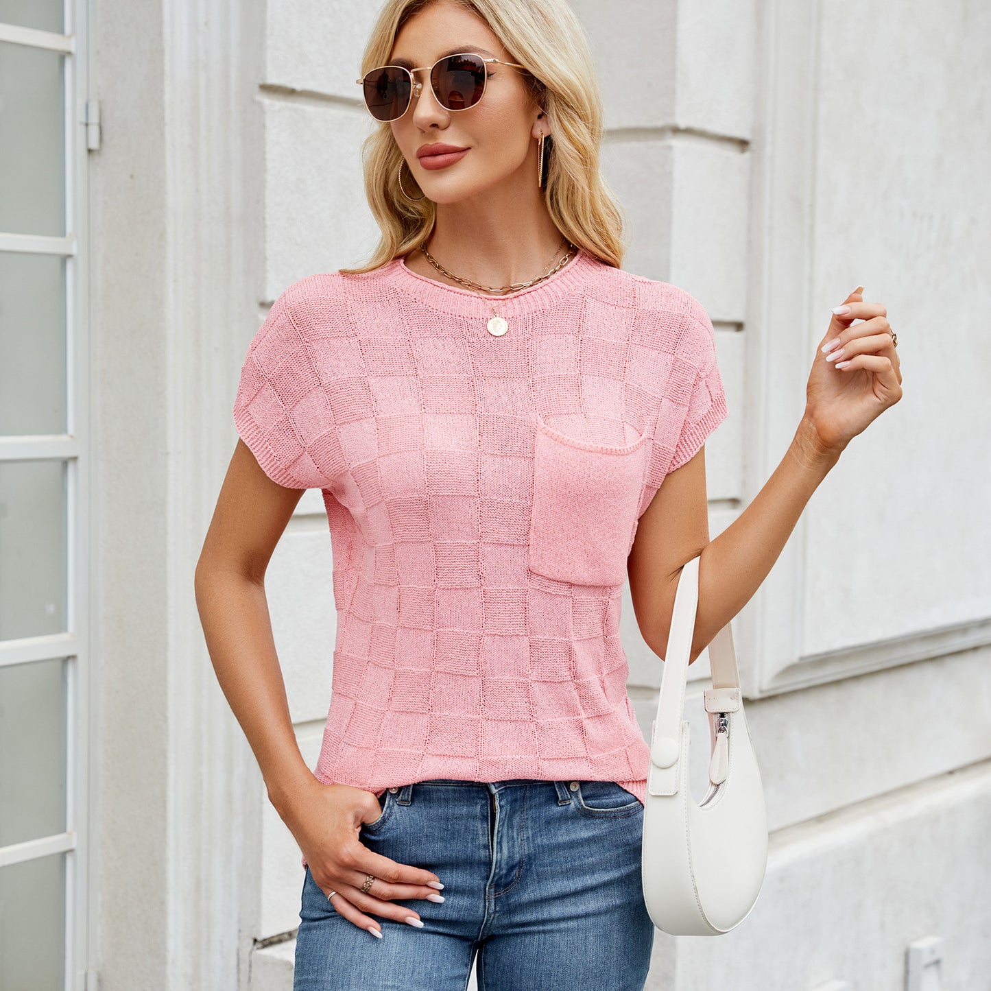 Women's graphic knit top with chest pocket and modern Chic und Stil design