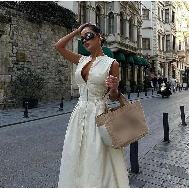 Femmes Robe de loisirs élégante avec un design col montant et fermeture éclair cachée Chic und Stil