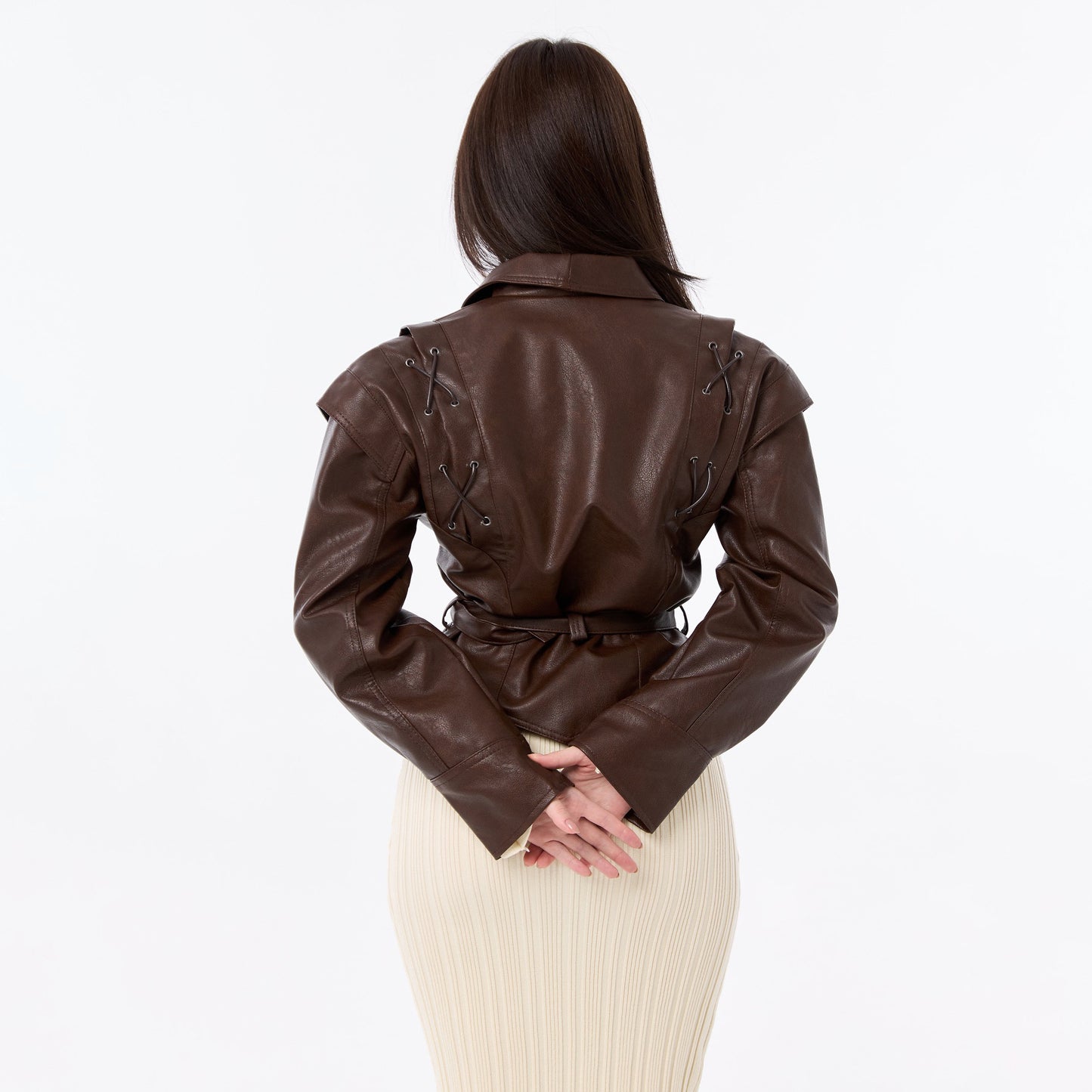 Blazer en cuir élégant pour femmes avec une coupe cintrée et des ceintures à nouer uniques Chic und Stil