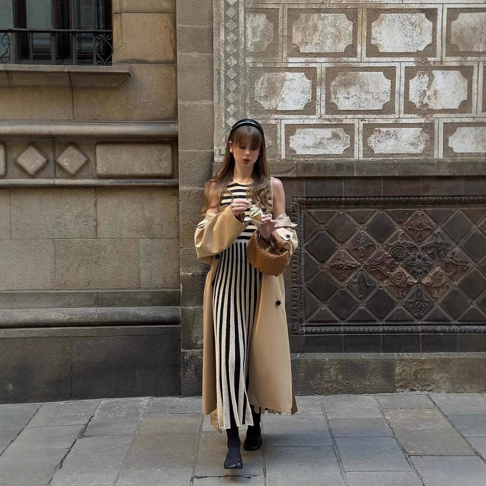Robe maxi pour femmes avec motif à rayures asymétriques et élégante bordure à volants Chic und Stil