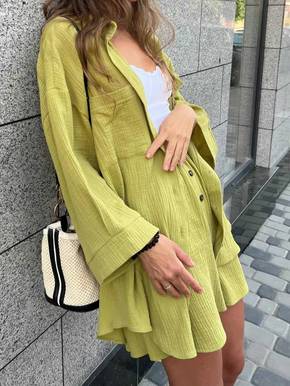 Ensemble de chemise à carreaux décontractée et de shorts pour dames Chic und Stil