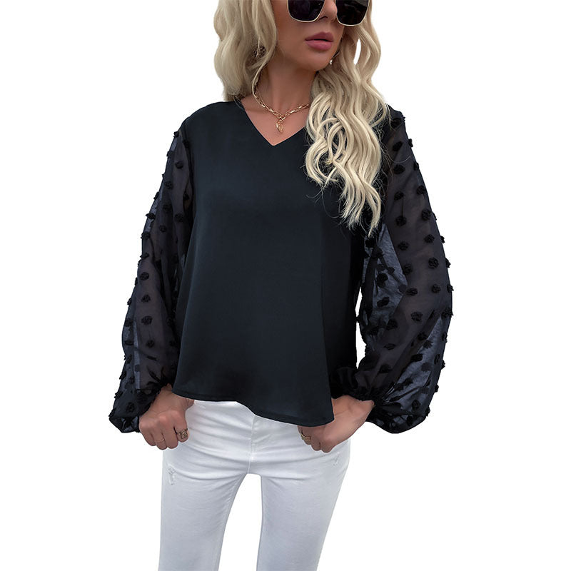 Blouse femme à col V avec des manches bouffantes transparentes et des détails à pois Chic und Stil