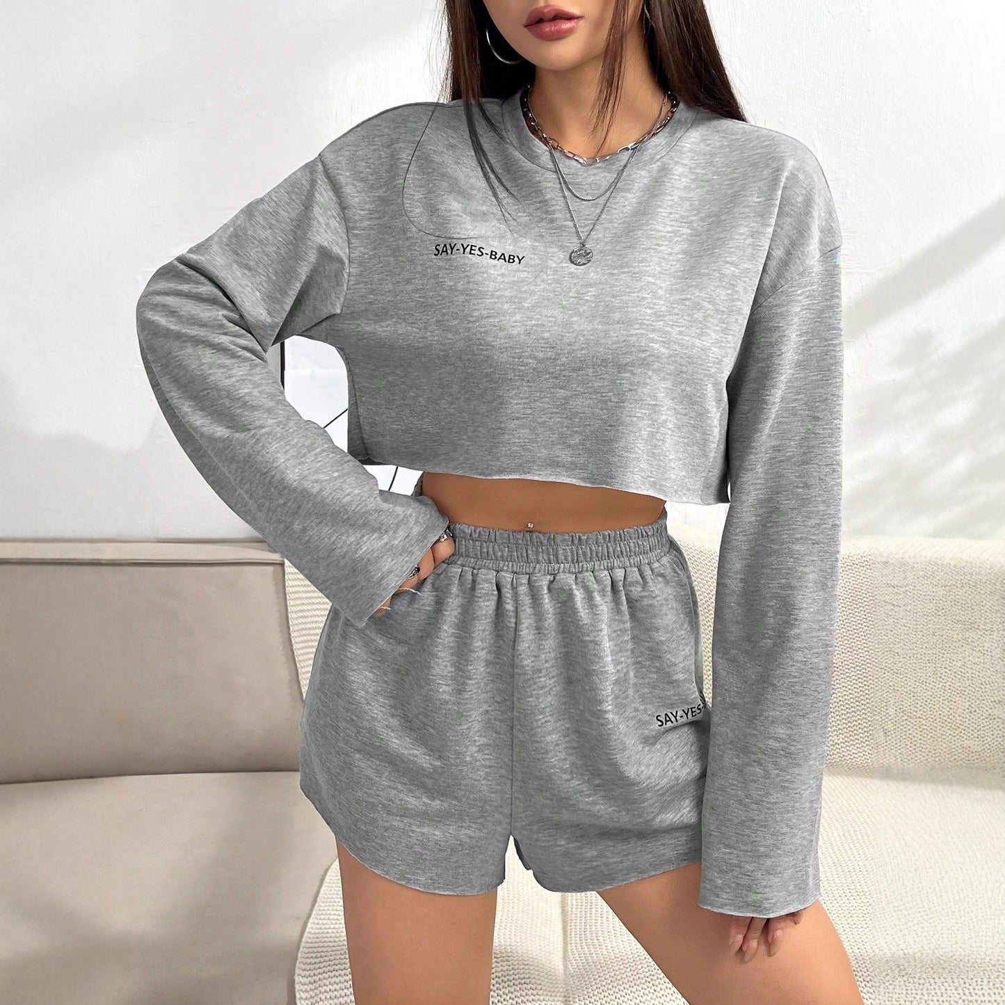 Ensemble de loisirs pour femmes avec crop-top décontracté et shorts Chic und Stil