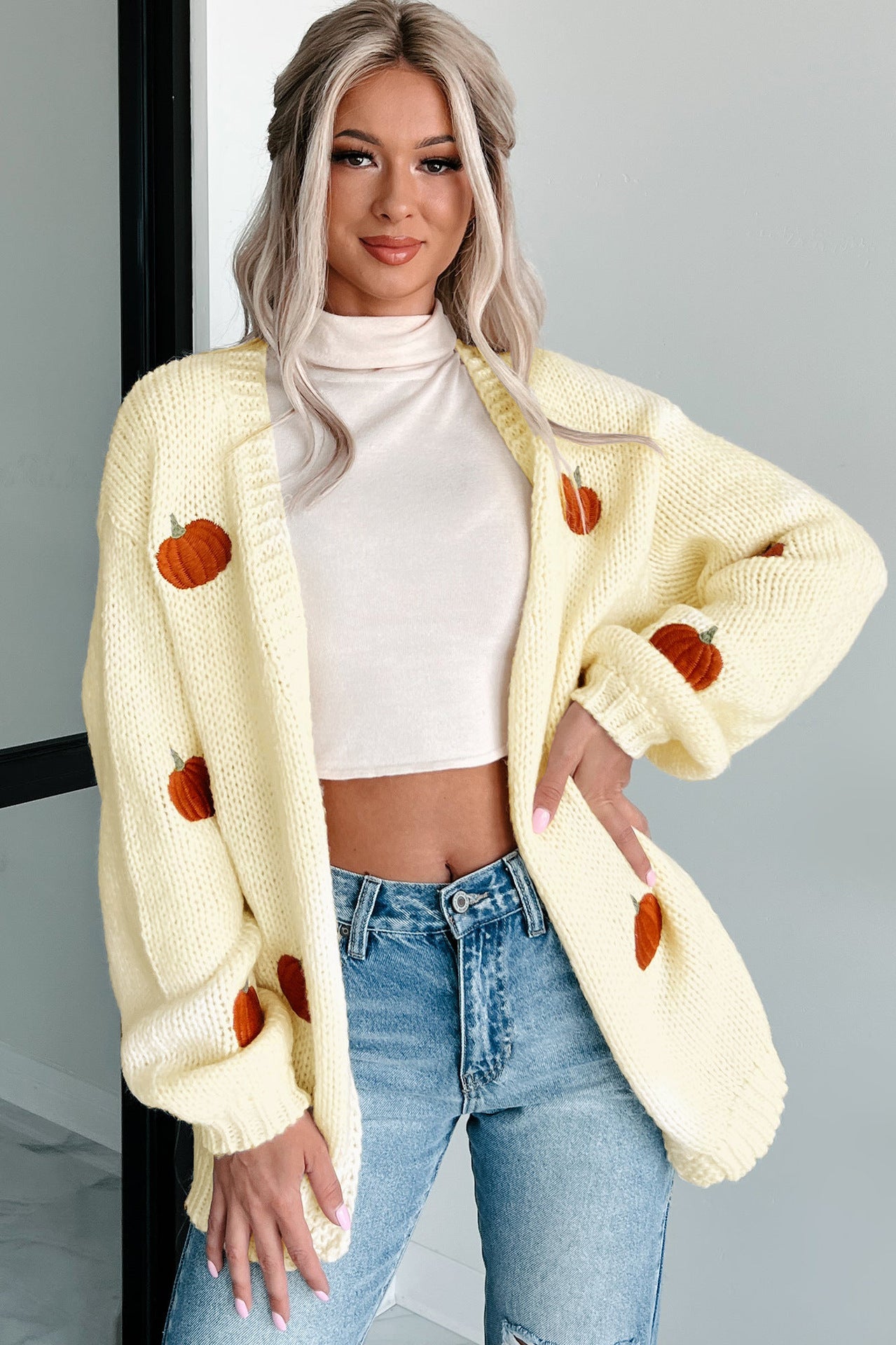 Dame cardigan avec broderie de citrouille automnale Chic und Stil