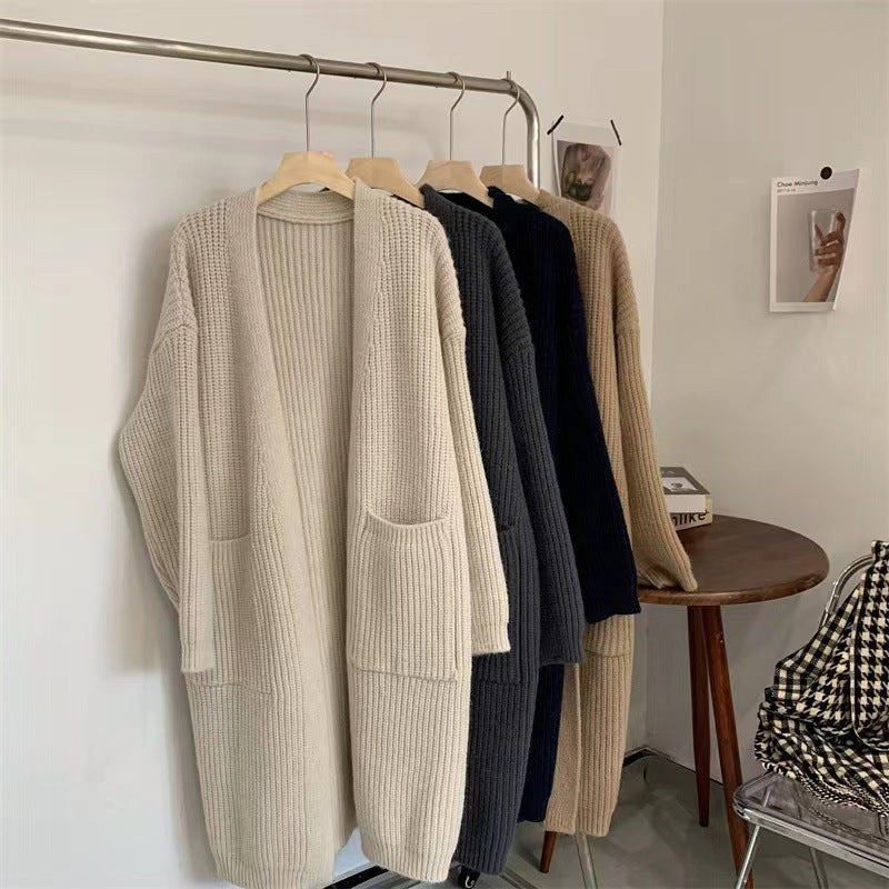 Cardigan en tricot féminin avec une silhouette décontractée et des poches profondes Chic und Stil