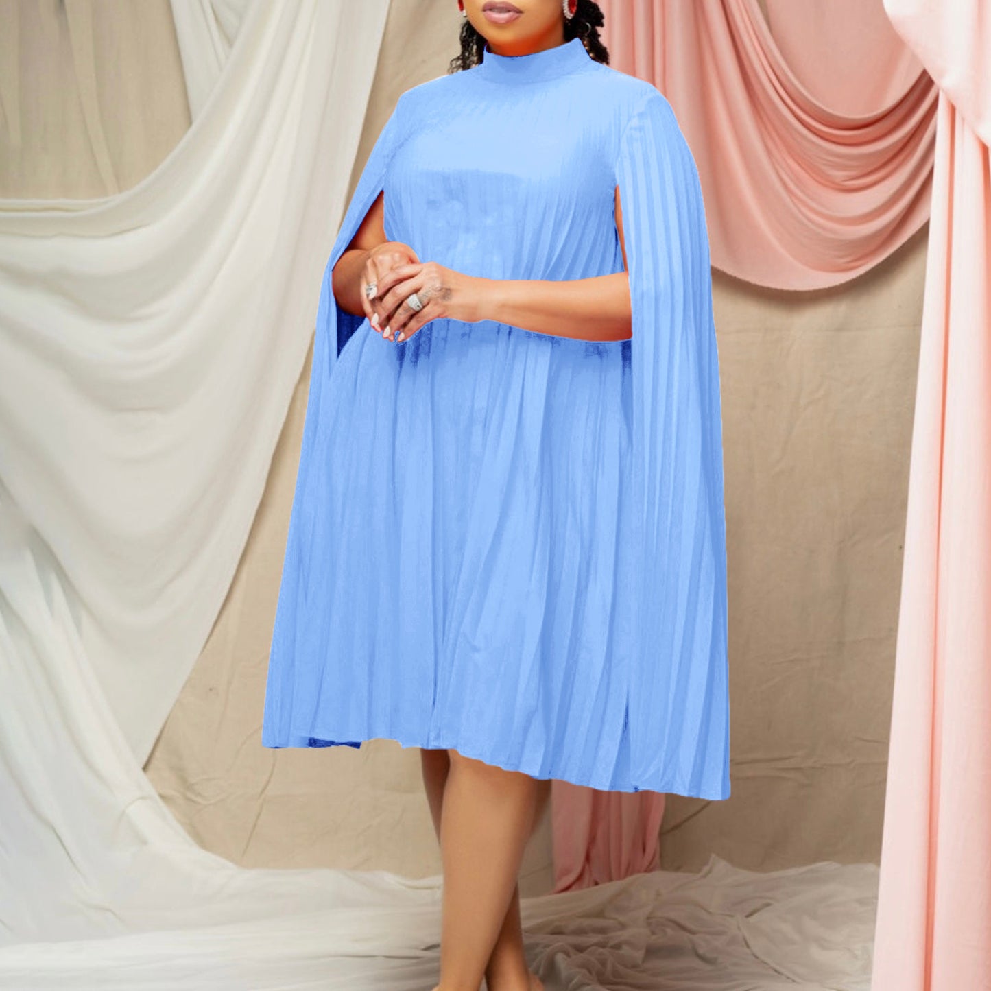 Robe cape plissée pour dames avec col montant et manches longues Chic und Stil
