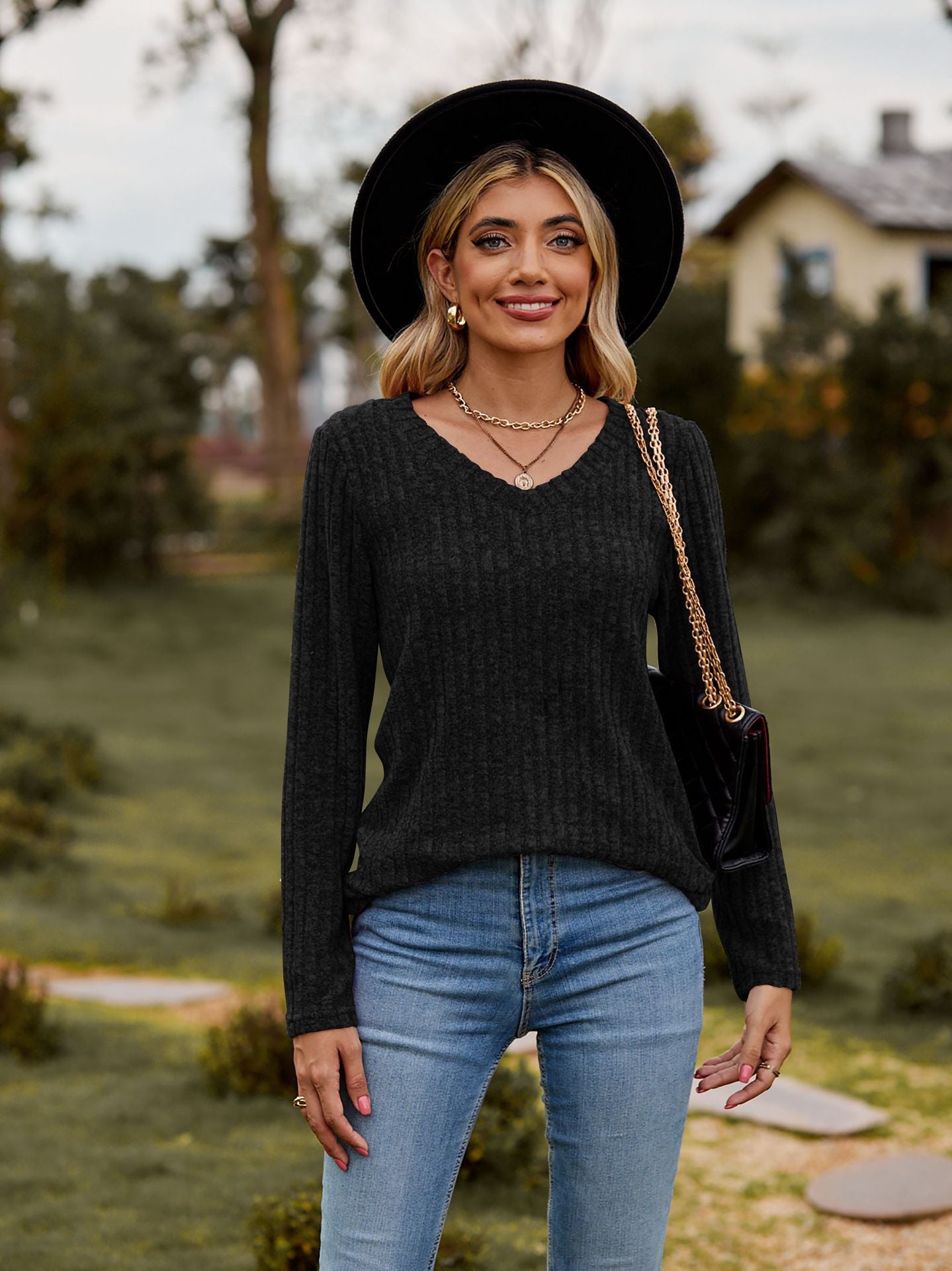 Pull femme confortable avec design côtelé et décolleté en V Chic und Stil