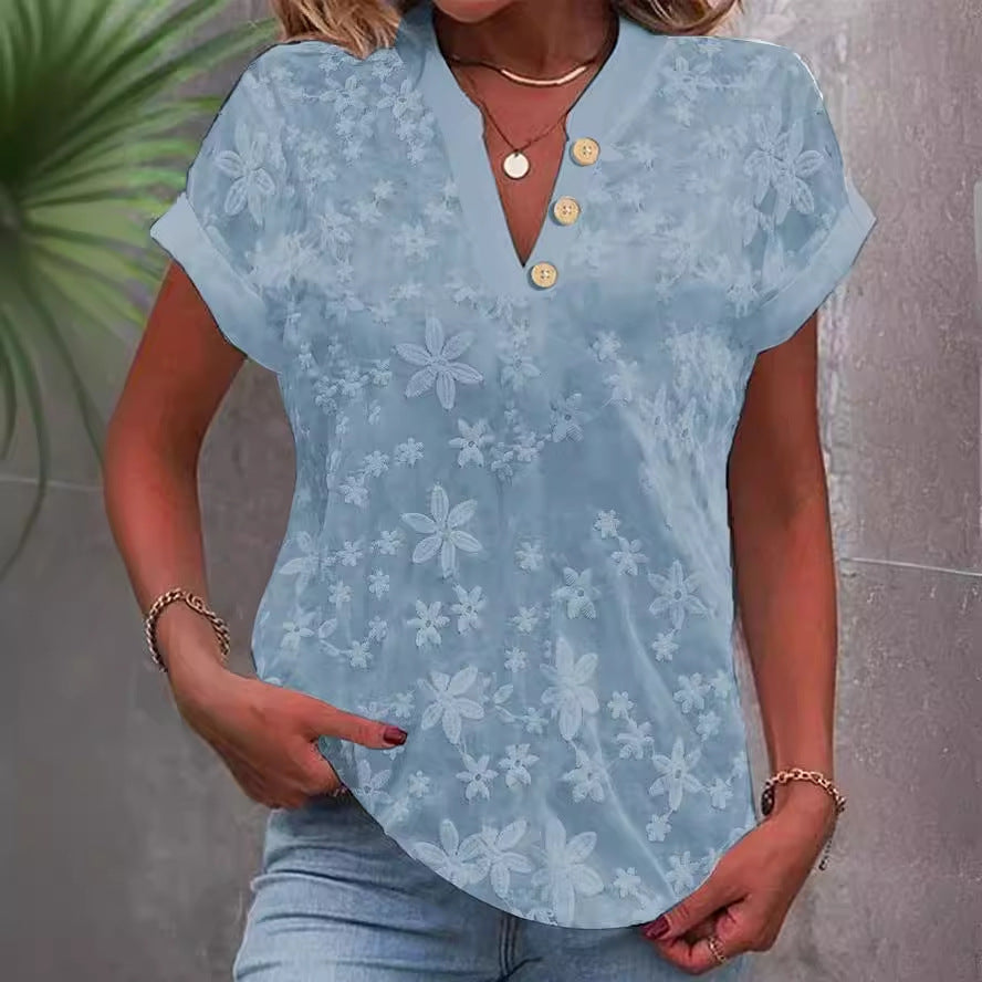 Women's blouse with feminine floral pattern Chic and style