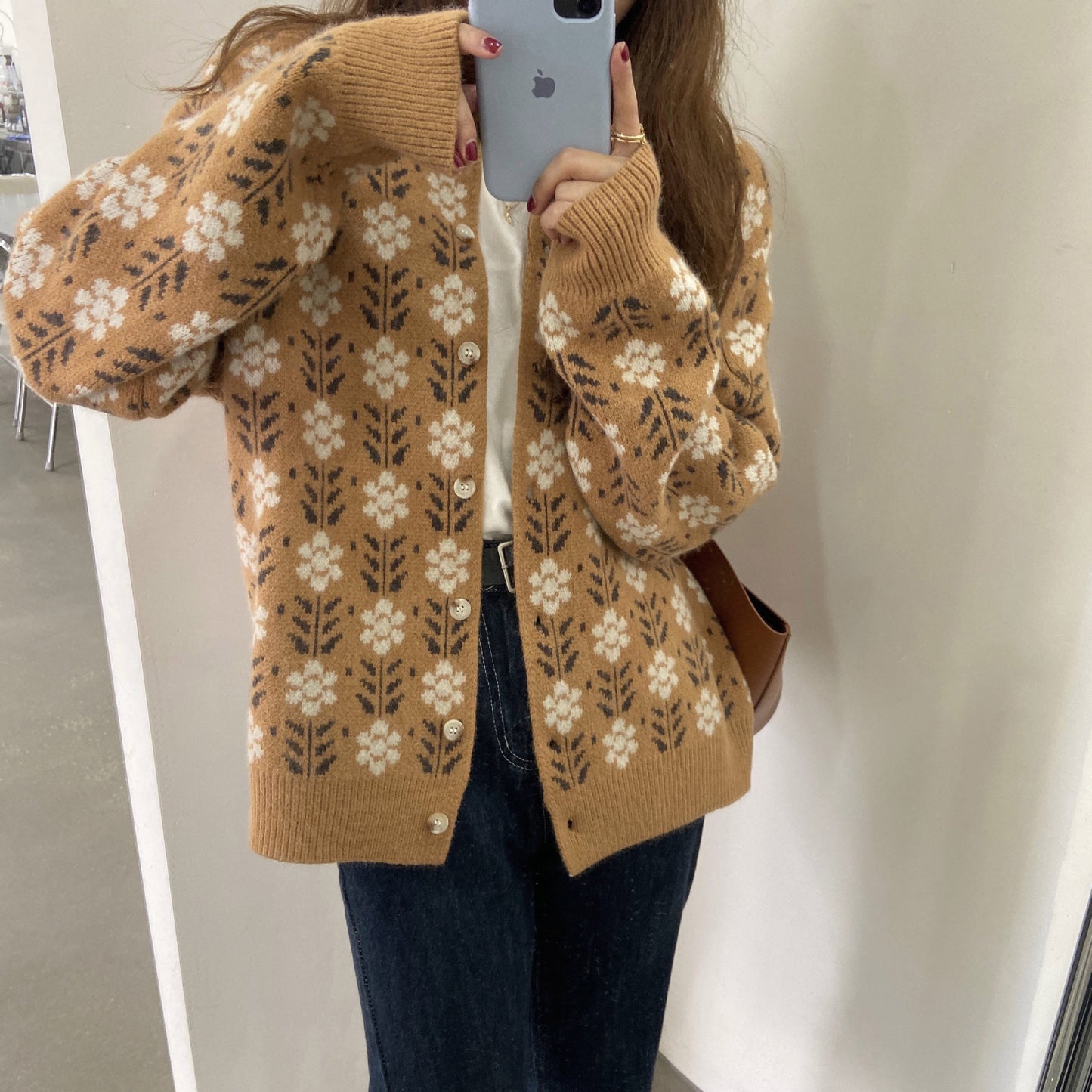 Cardigan en tricot pour femmes avec motif floral Chic und Stil