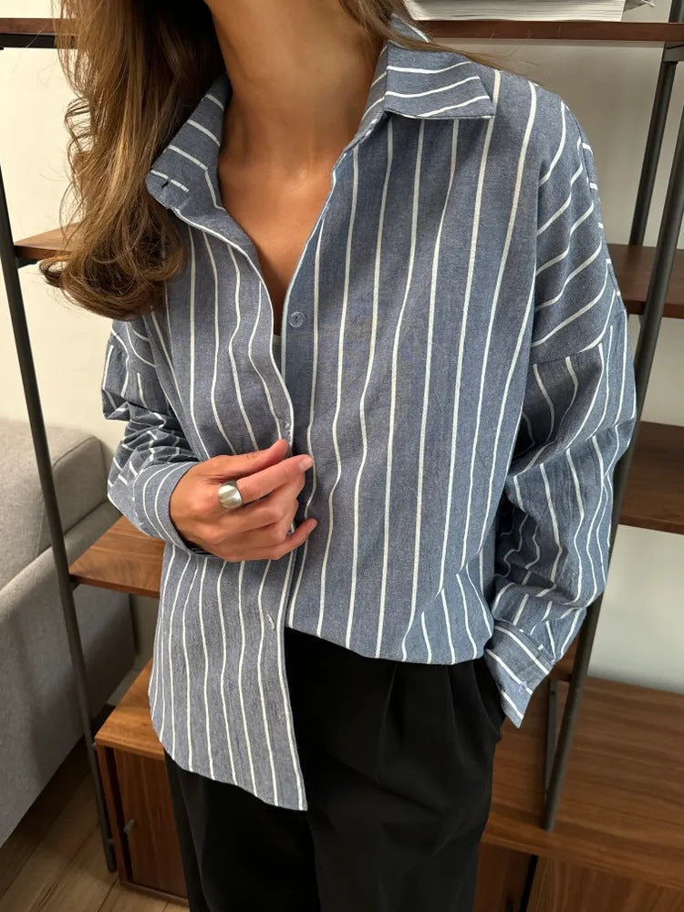 Blouse décontractée pour femmes avec de fines rayures et un matériau léger Chic und Stil