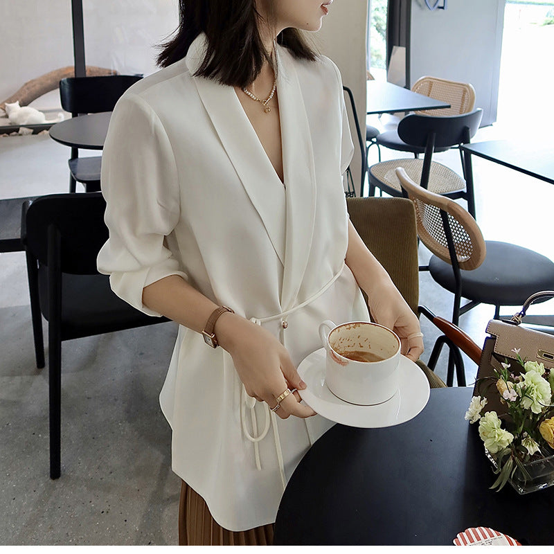 Blazer élégant pour femme avec ceinture ajustable Chic und Stil