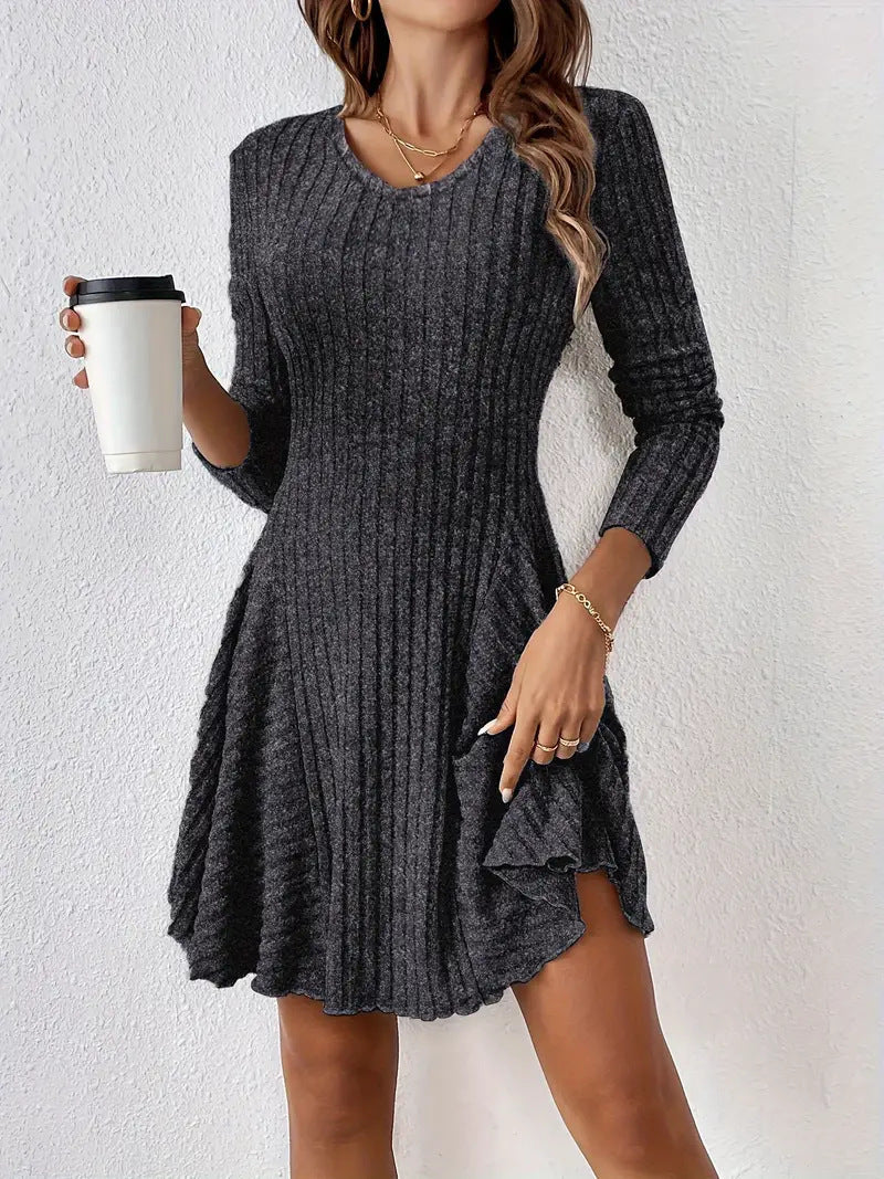 Robe en tricot pour dames avec un design de volants raffiné et une coupe flatteuse Chic und Stil