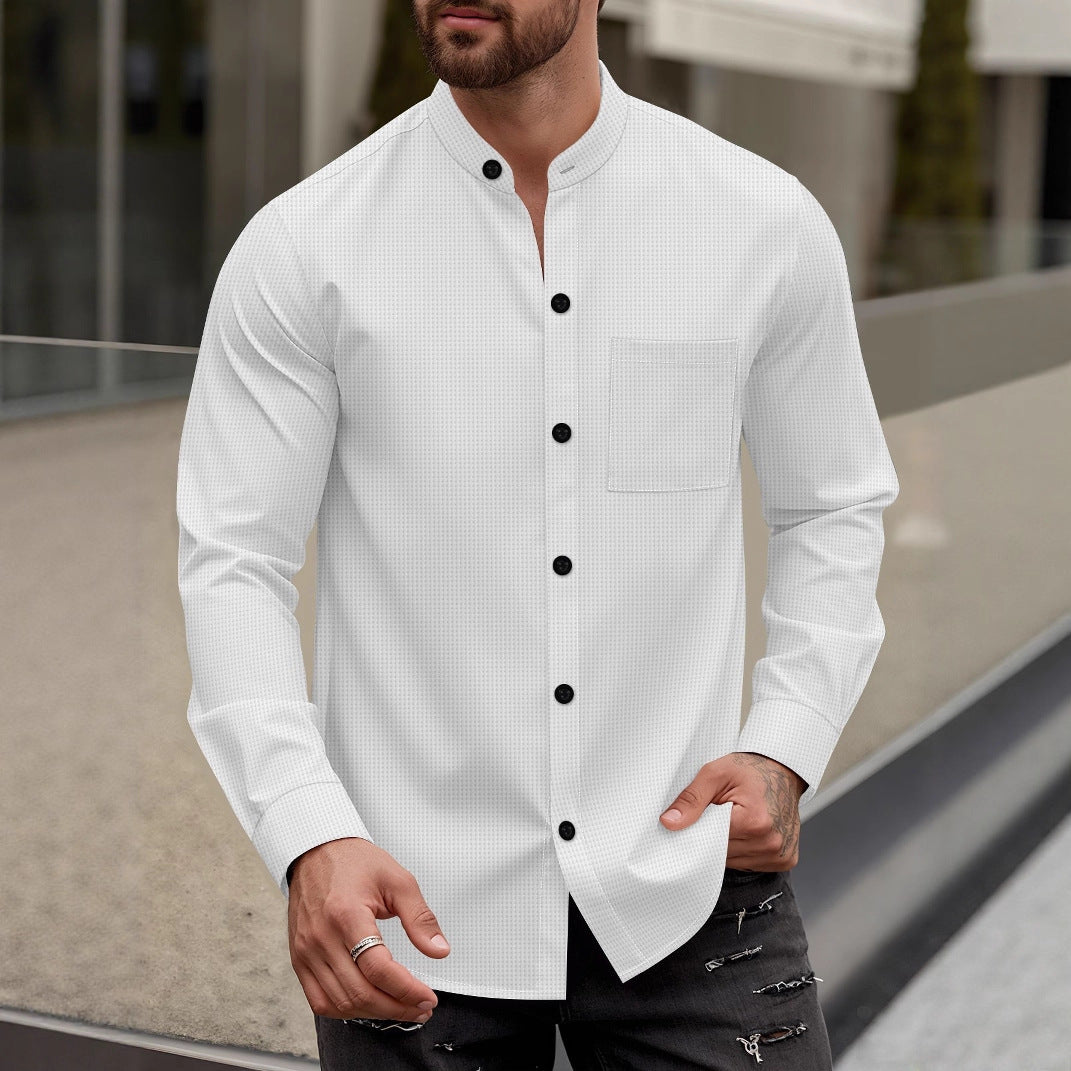 Chemise à manches longues pour hommes avec col montant tendance et poche poitrine pratique Chic und Stil