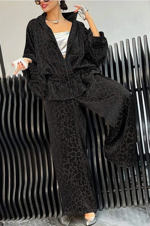 Dame combinaison décontractée avec motif léopard tendance et coupe ample Chic und Stil