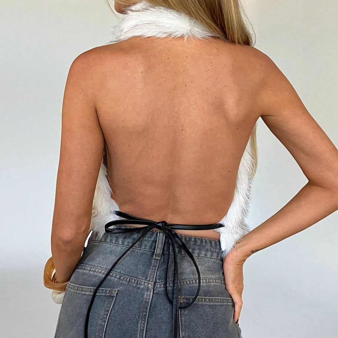 Dames courte veste en fausse fourrure avec ceinture à la taille Chic und Stil