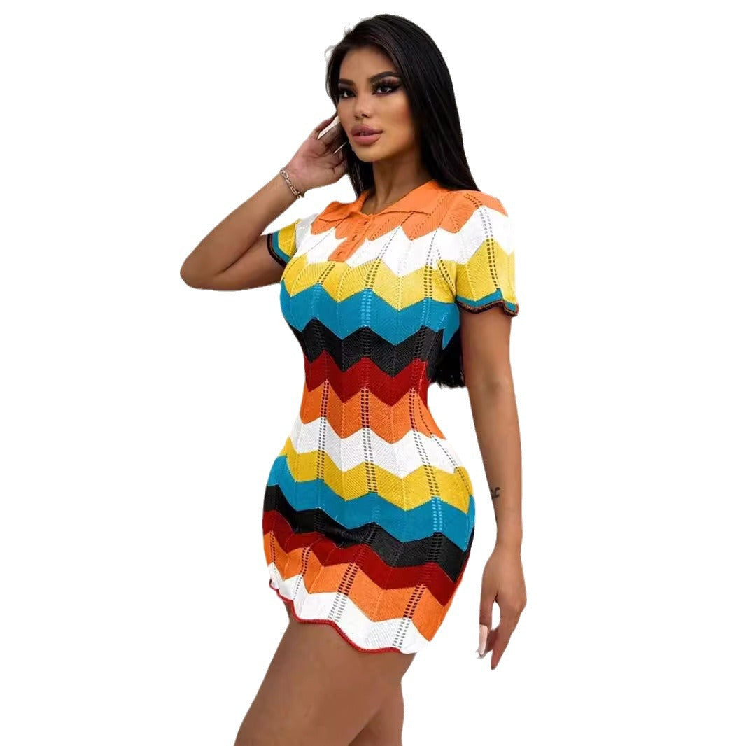 Robe en tricot pour dames avec un motif de vagues moderne et un col polo Chic und Stil