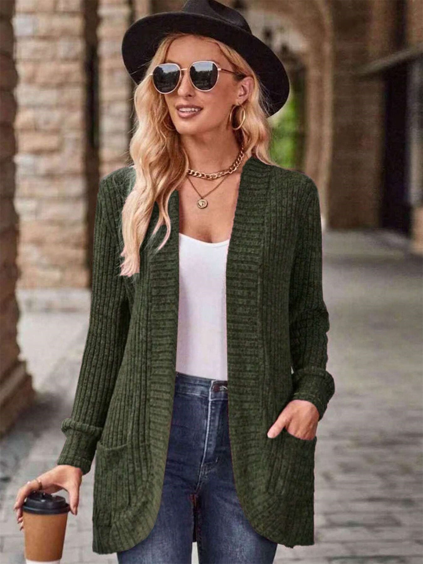 Veste en tricot ouverte pour dames avec surface texturée et poches pratiques Chic und Stil